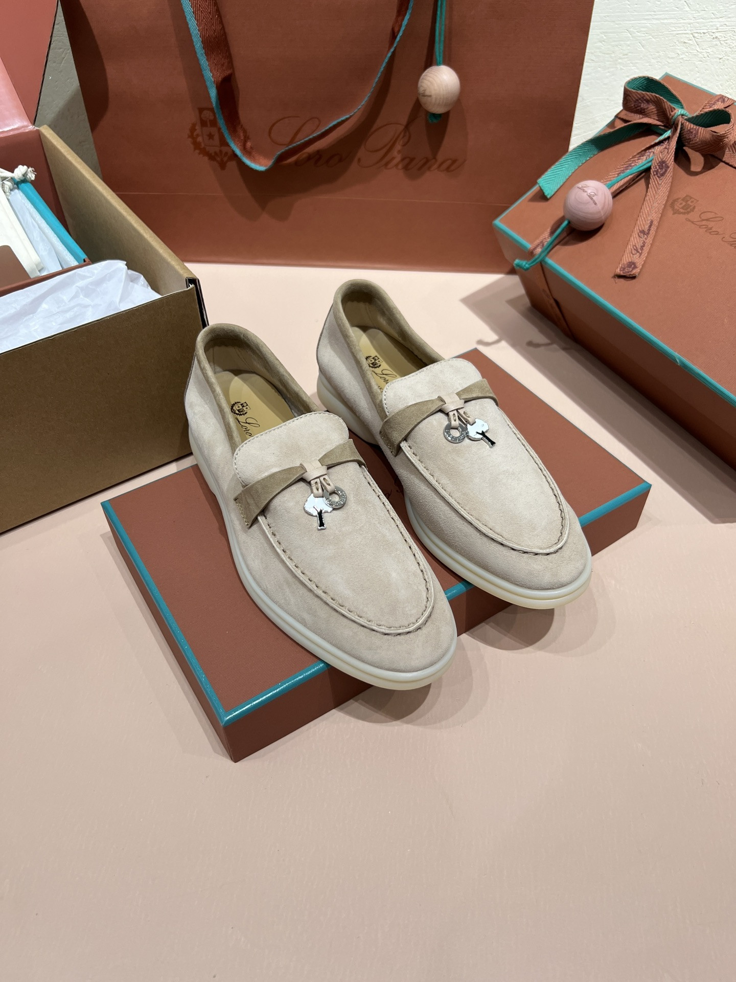 ua L**o p*ana summer charms walk loafers