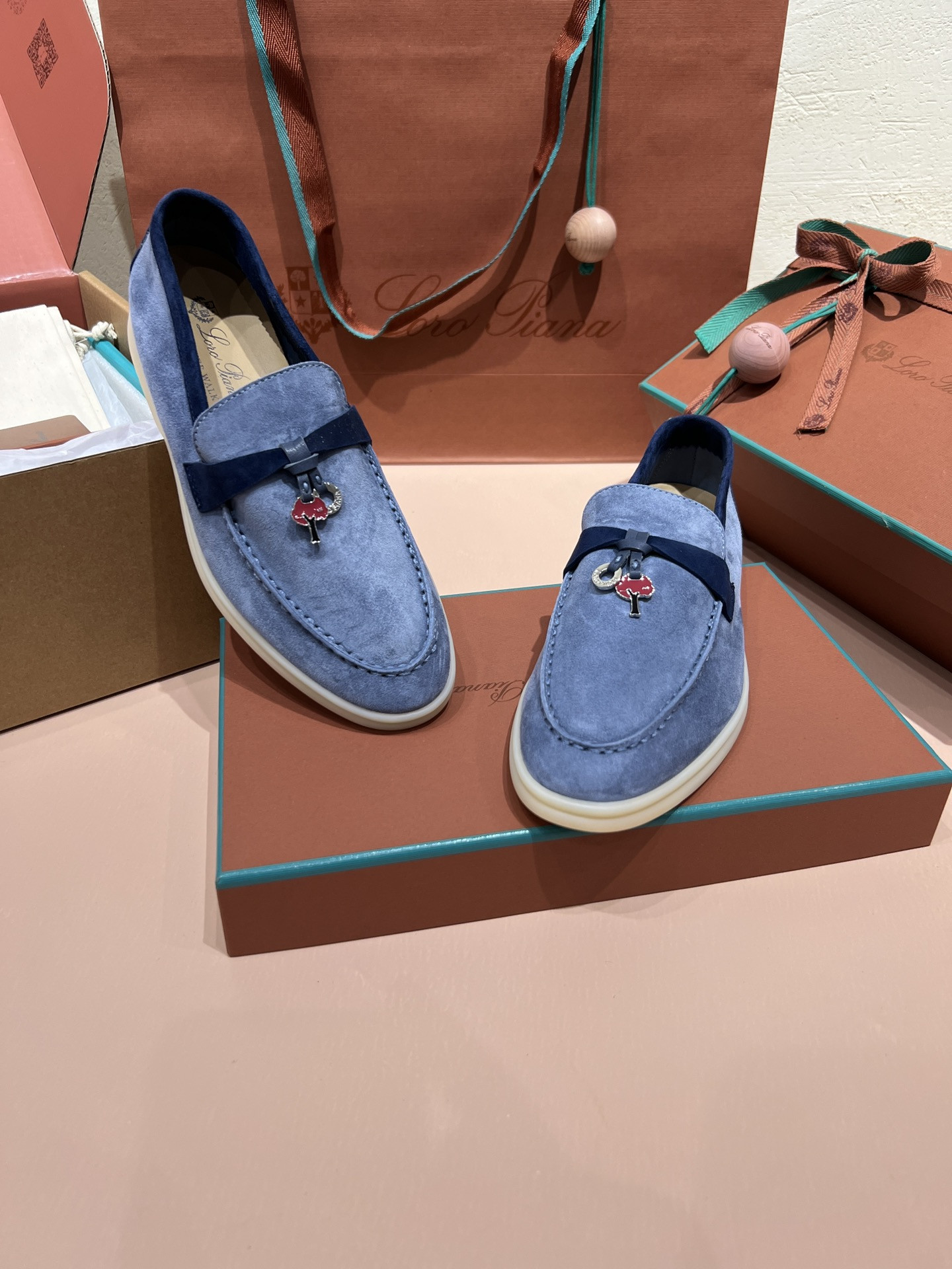 ua L**o p*ana summer charms walk loafers