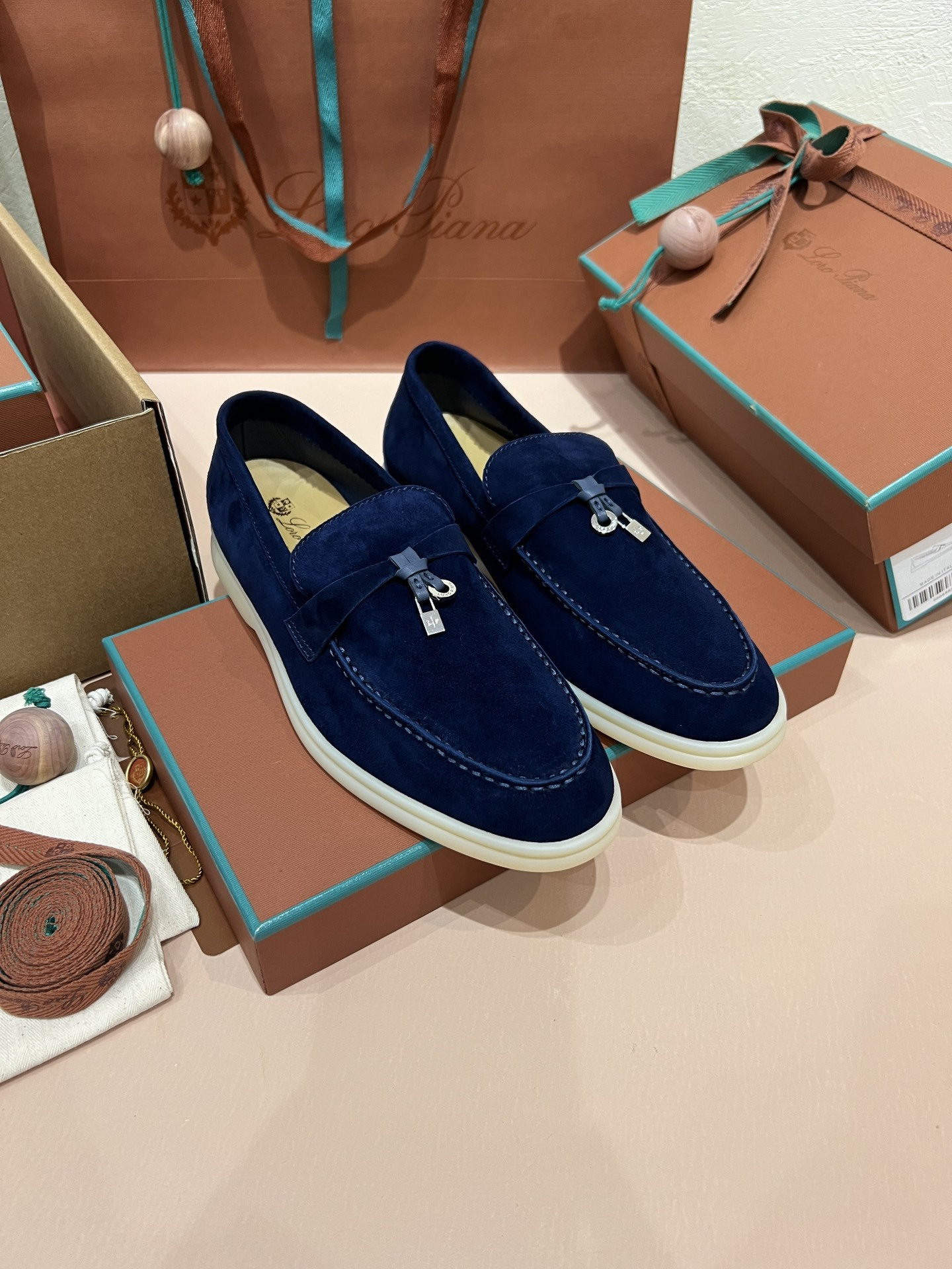 ua L**o p*ana summer charms walk loafers