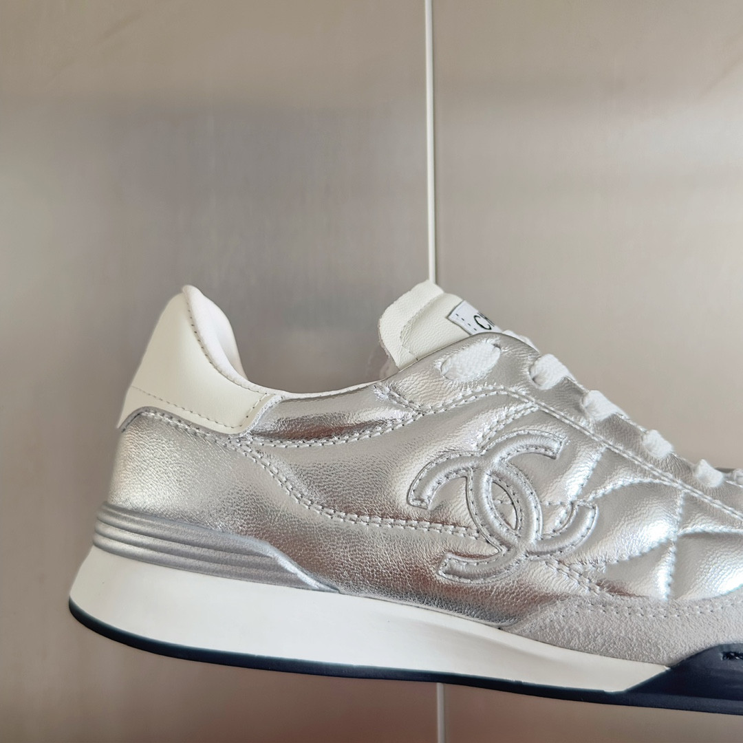 ua Ch*el sneaker