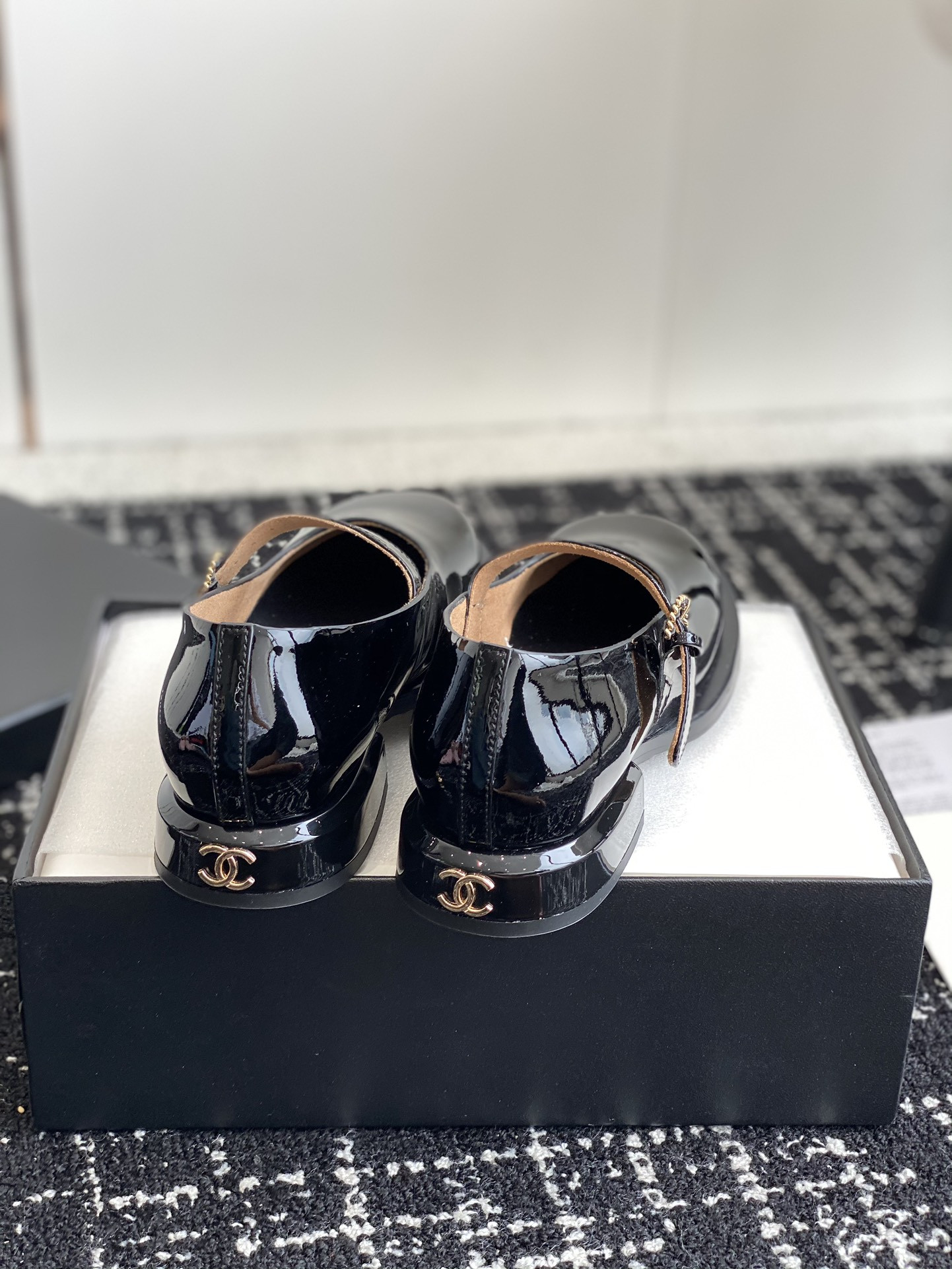 ua Ch*el mary janes