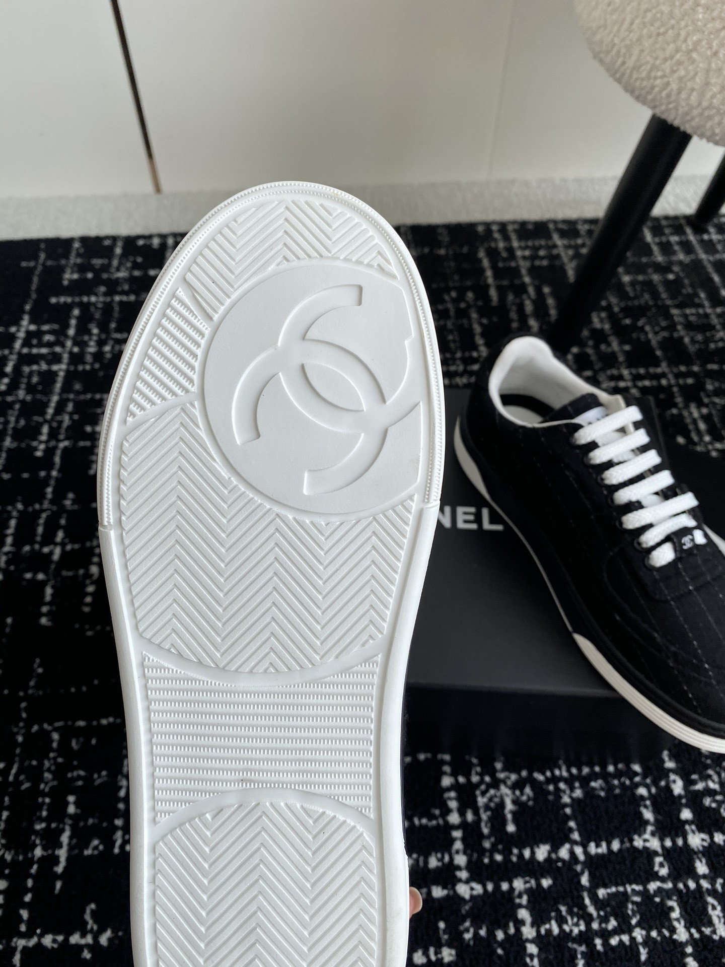 ua Ch*el sneaker