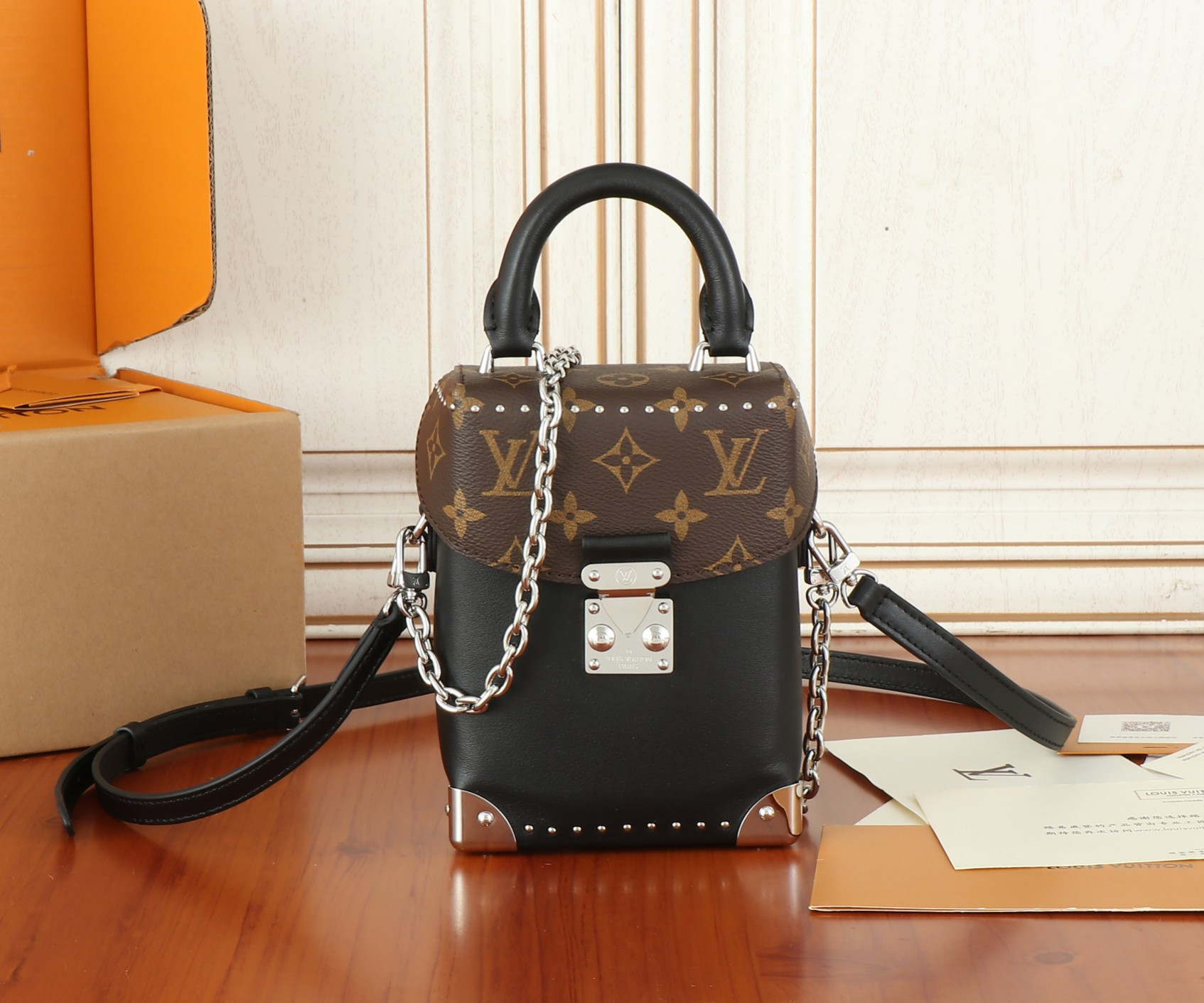 LV Camera Box M12362 12.5x17.6x6CM