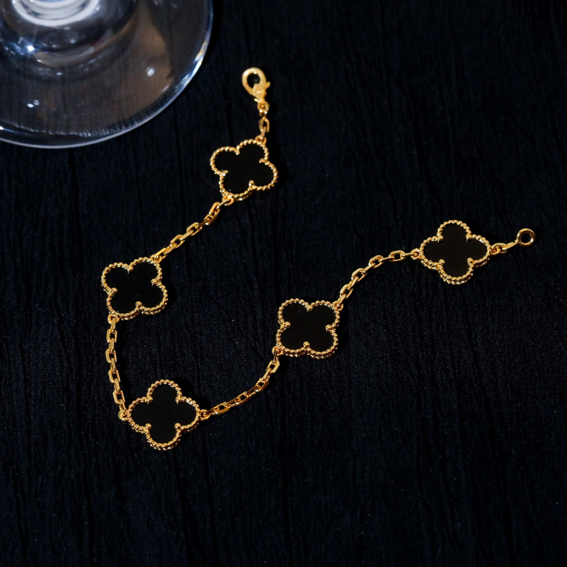 V*N CL*F & arpels vintage alhambra bracelet, 5 motifs 19cm