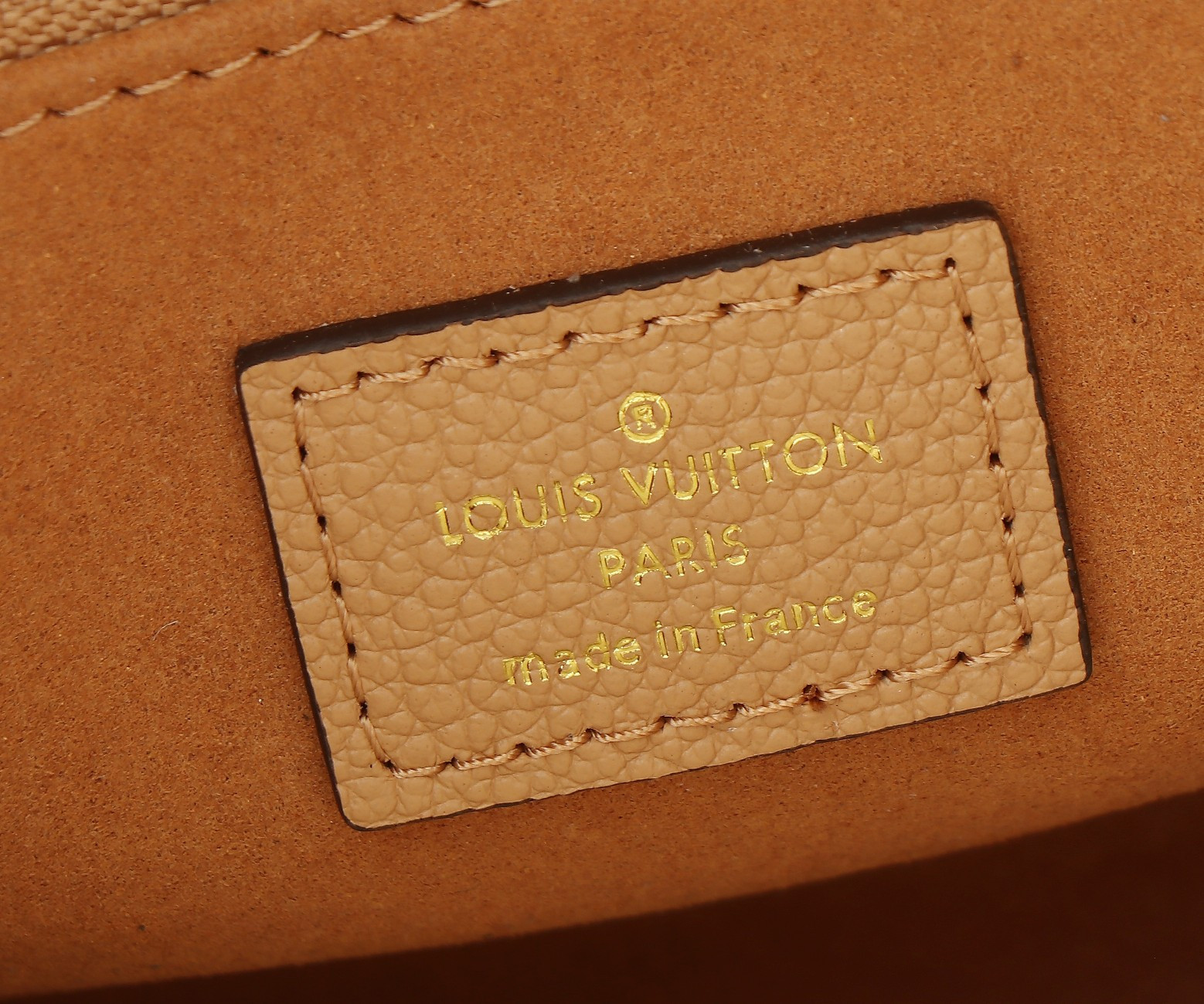 LV OnTheGo PM M12513  24.9 x 19.1 x 11.4 cm