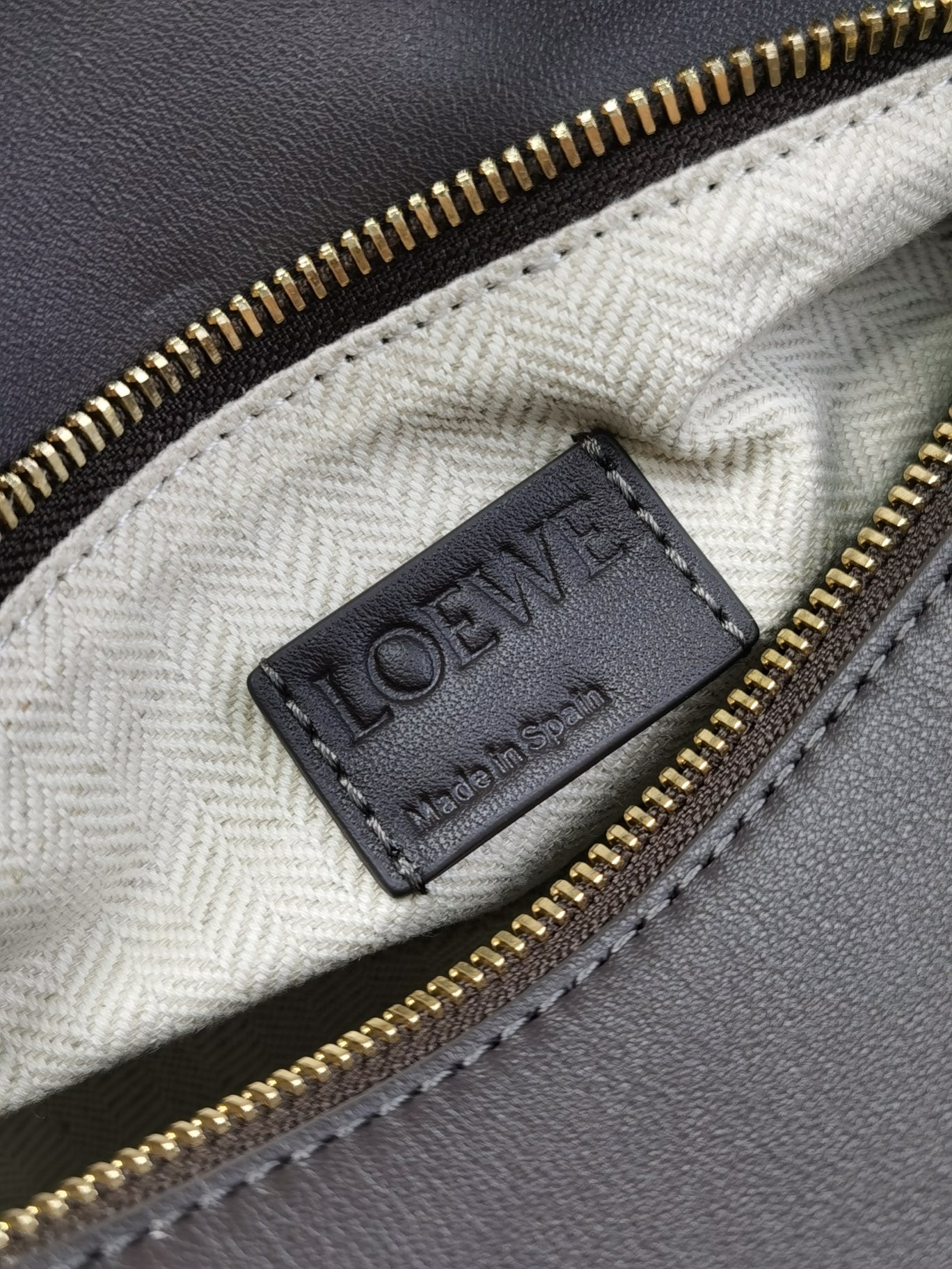 L0ew* small puzzle bag in classic calfskin 24x10.5x16.5cm
