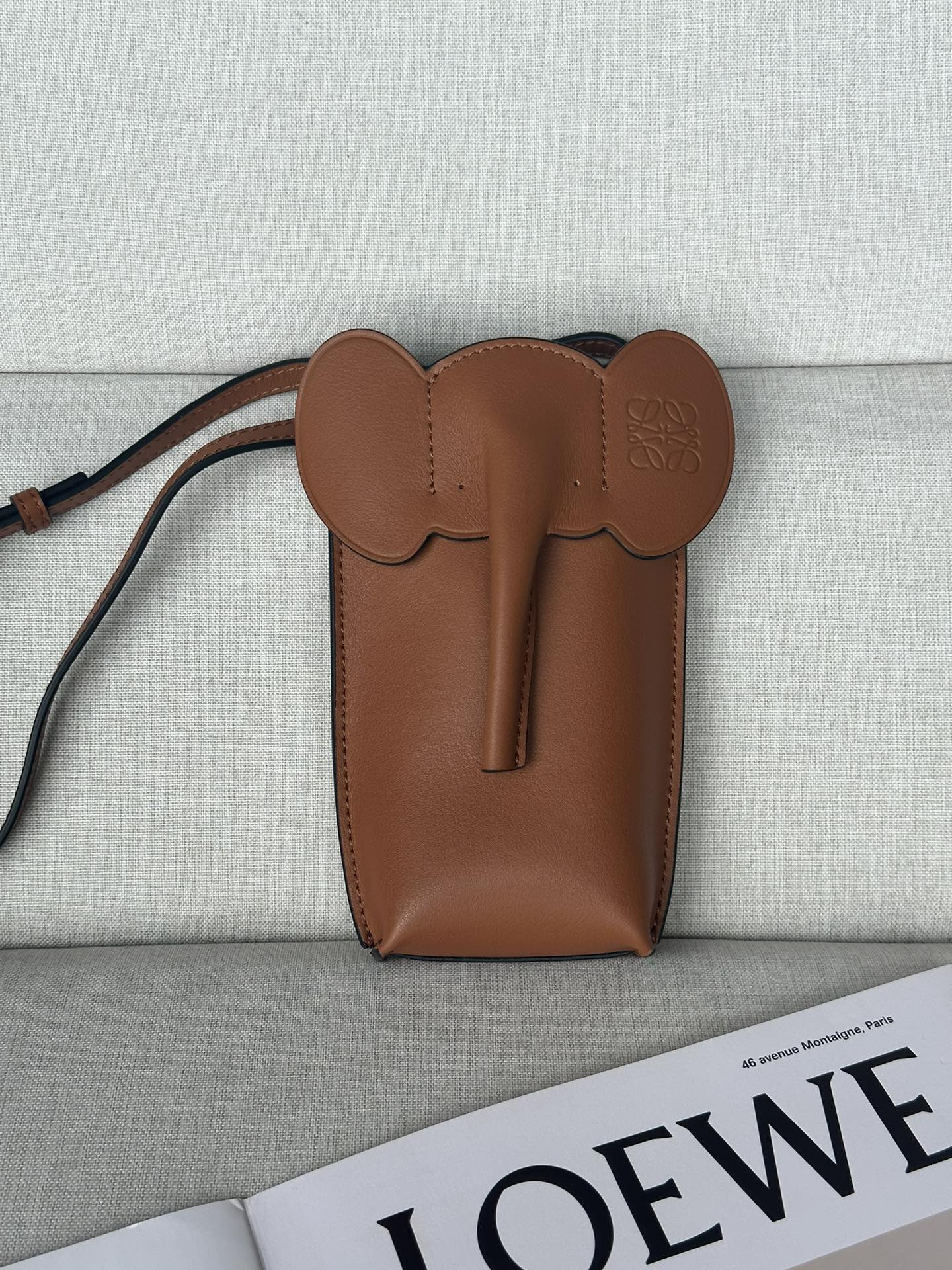 L0ew* elephant pocket in classic calfskin 18x8x4cm