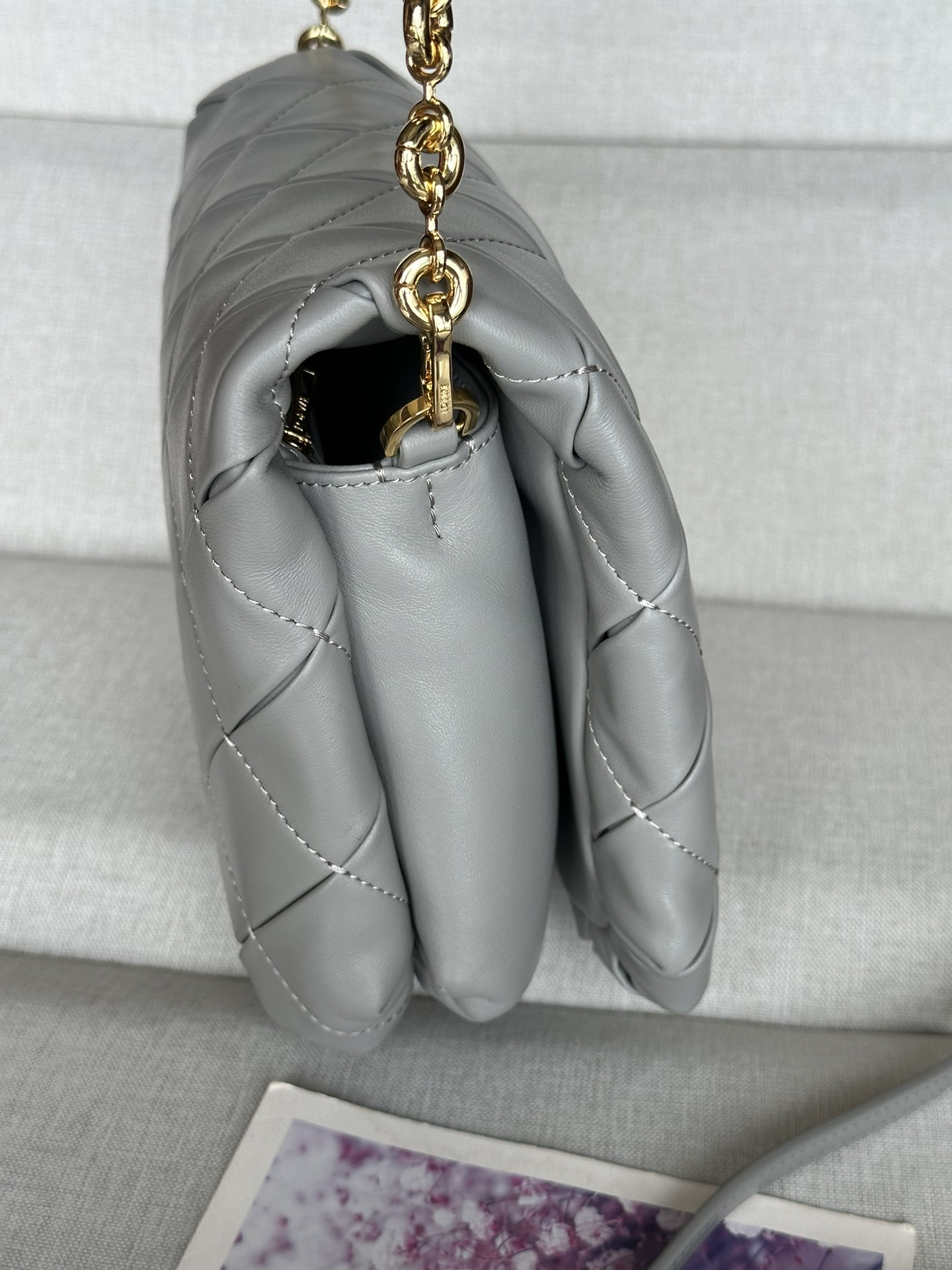 L0ew* puffer goya in pleated shiny nappa lambskin 23x17x9cm