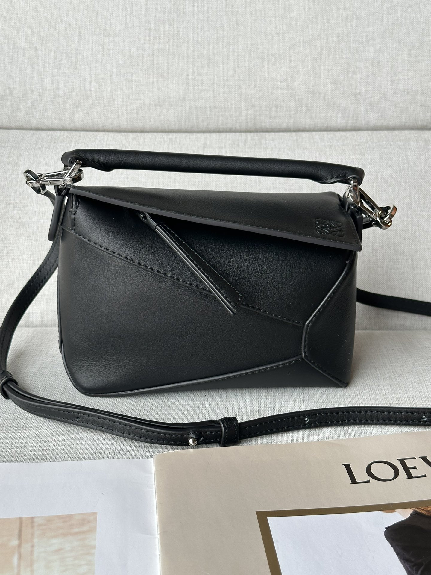 L0ew* small puzzle bag in classic calfskin 24x10.5x16.5cm