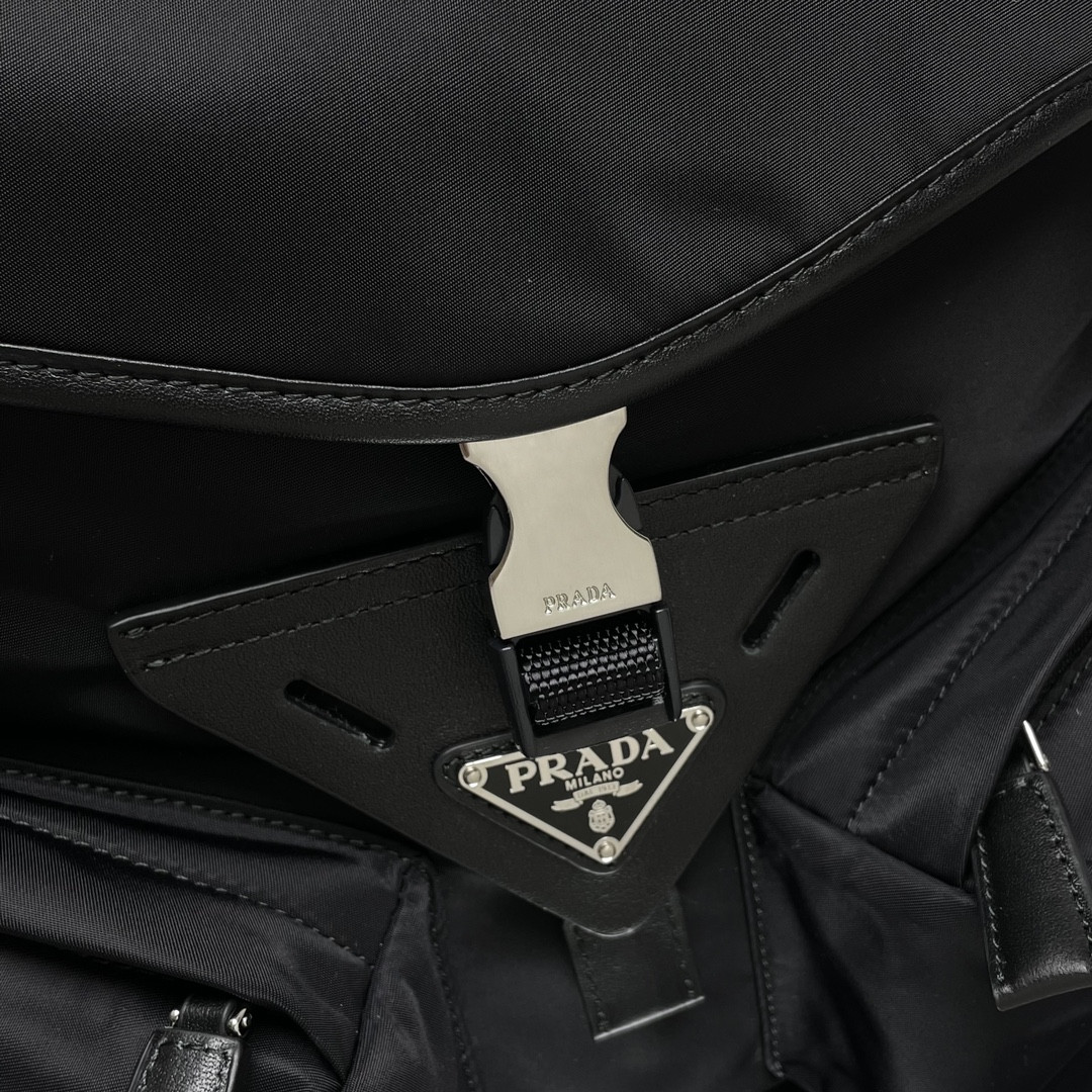 Pra*a re-nylon x leather shoulder bag 23x29x15cm