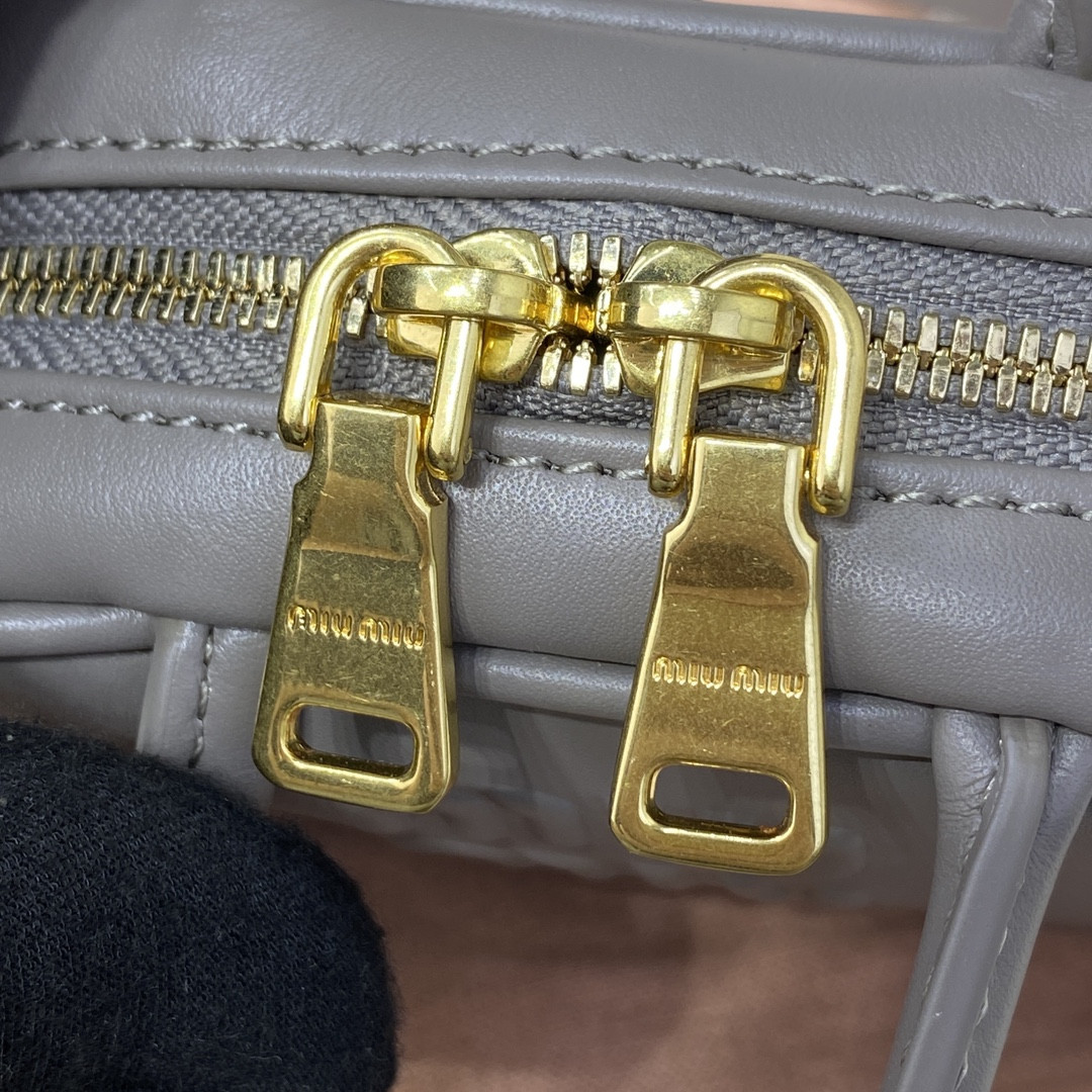 Miu Miu Leather micro bag 7x11x4cm