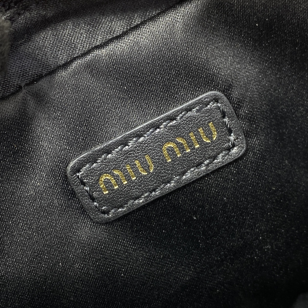 Miu Miu Leather micro bag 7x11x4cm