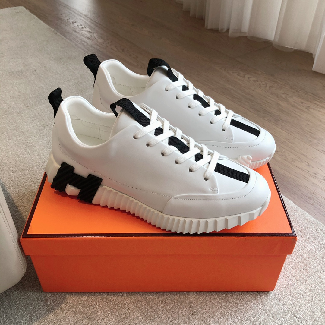 ua H**me5 bouncing sneaker