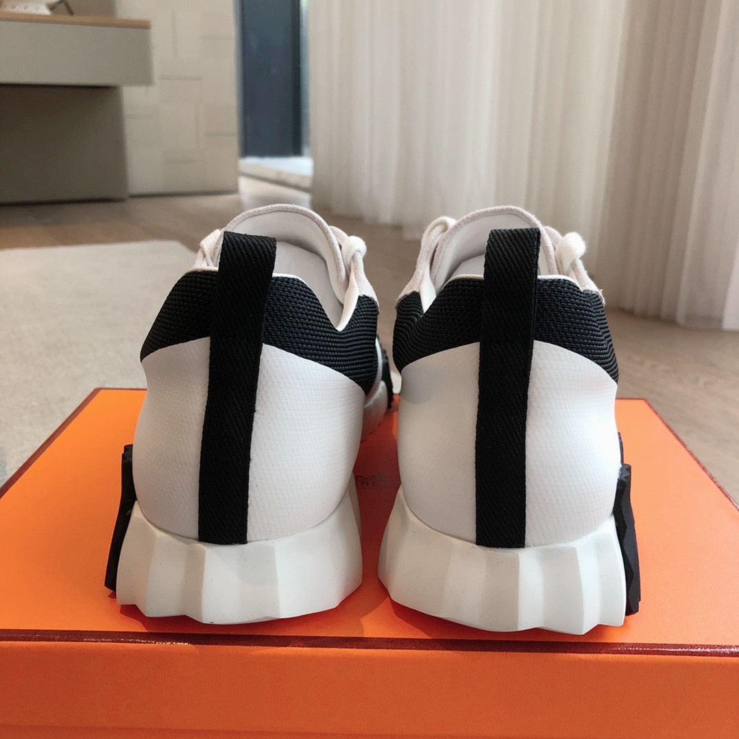 ua H**me5 bouncing sneaker