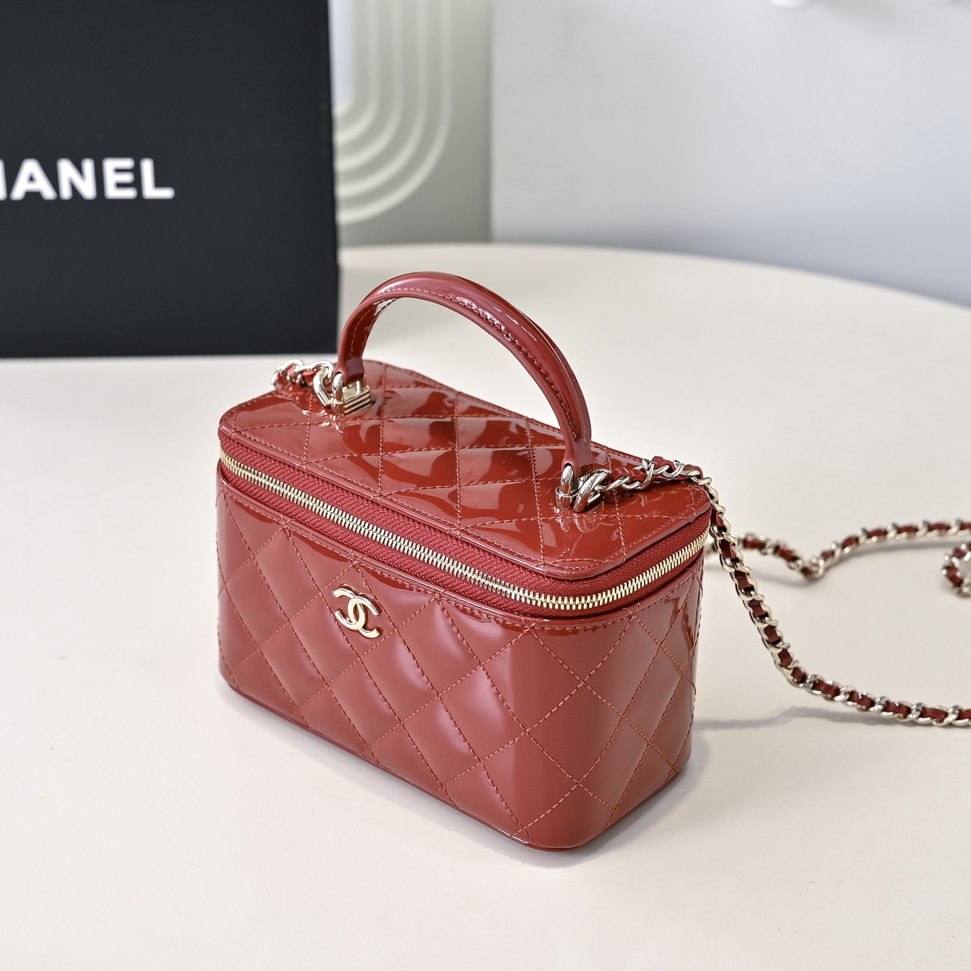 Ch*el long vanity with chain 16.5x10x8cm