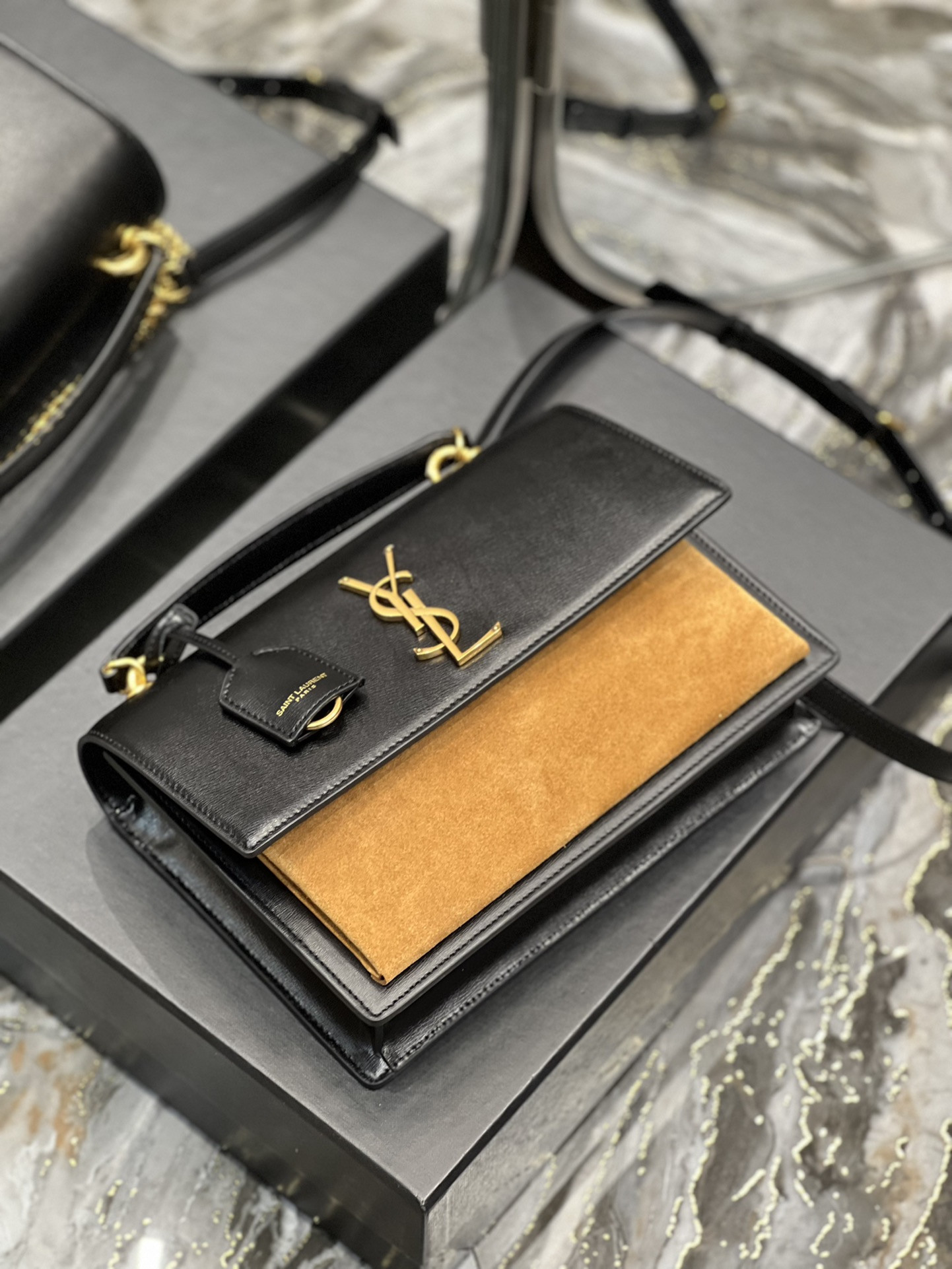 Y*L sunset medium in smooth leather 25x18x5cm