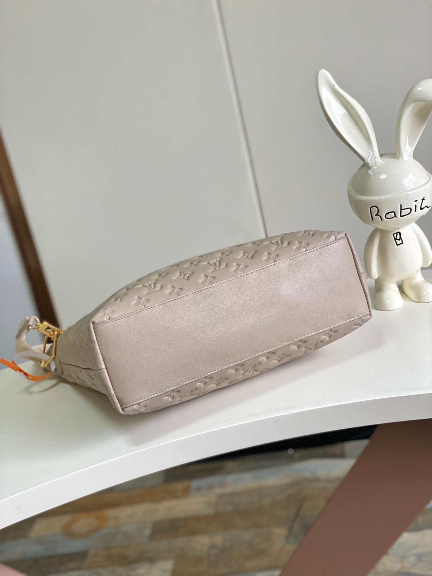 LV Coussin Hobo M12071 38x33x10CM