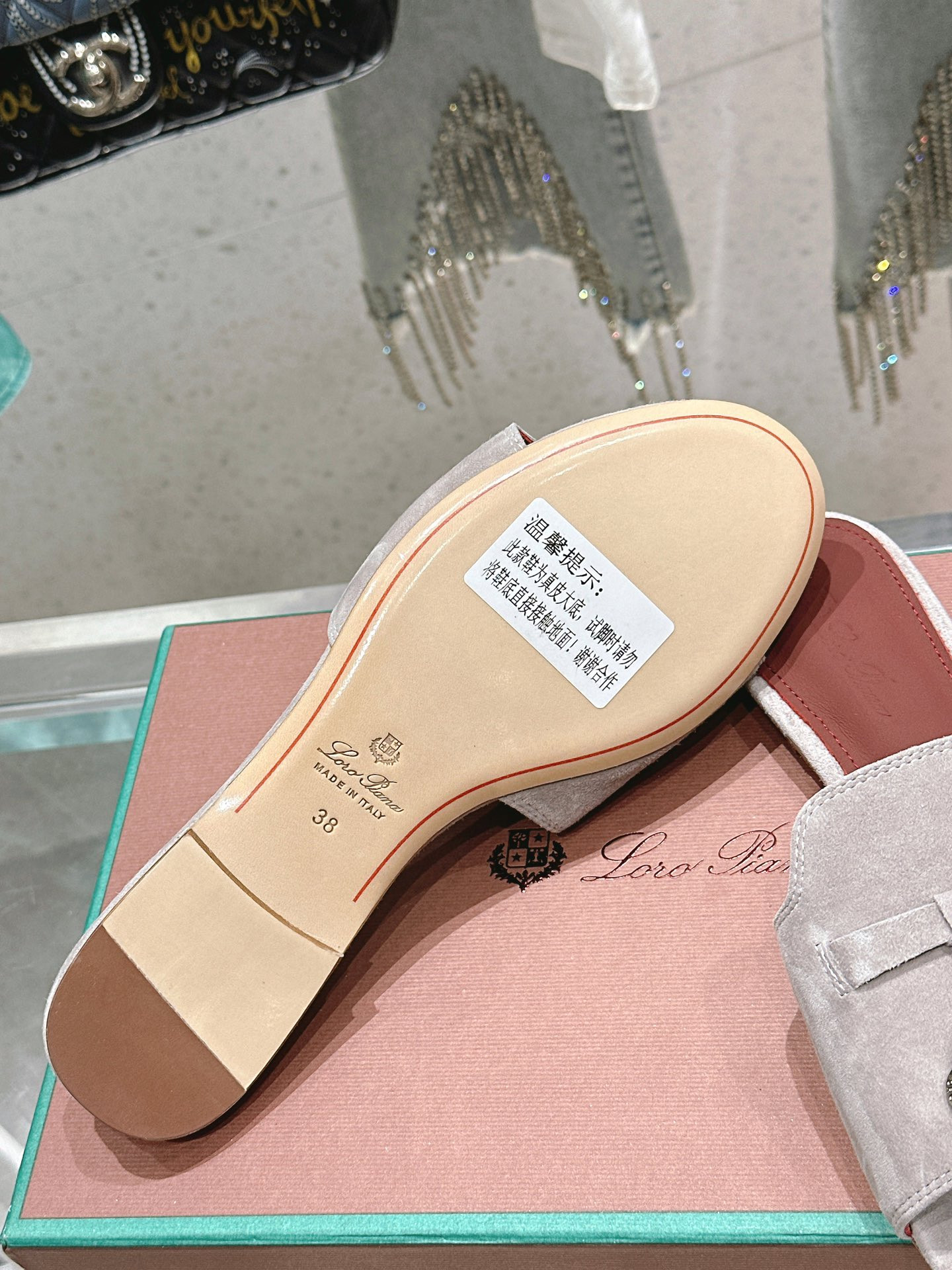 ua L**o p*ana summer charms sandal