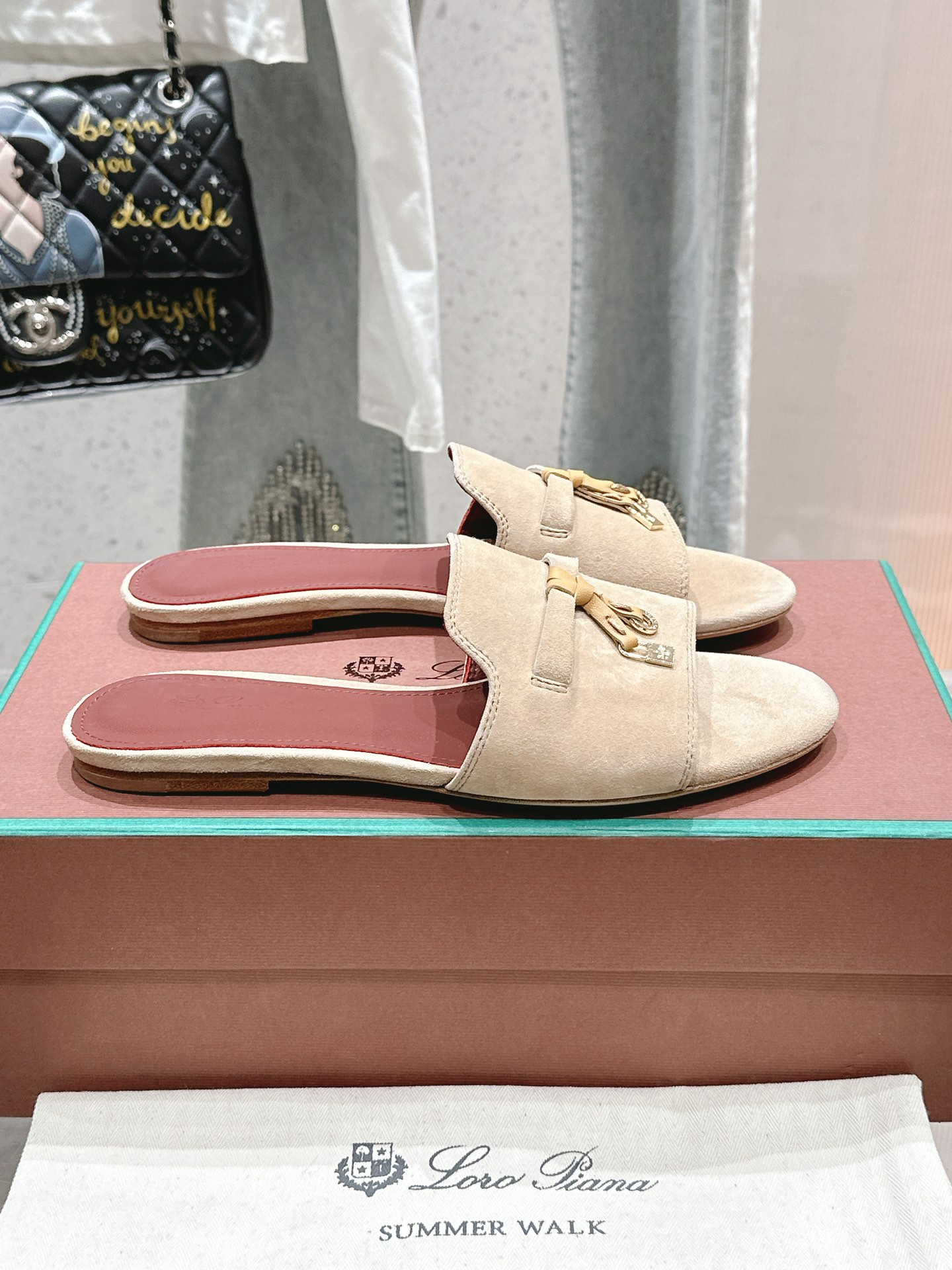 ua L**o p*ana summer charms sandal