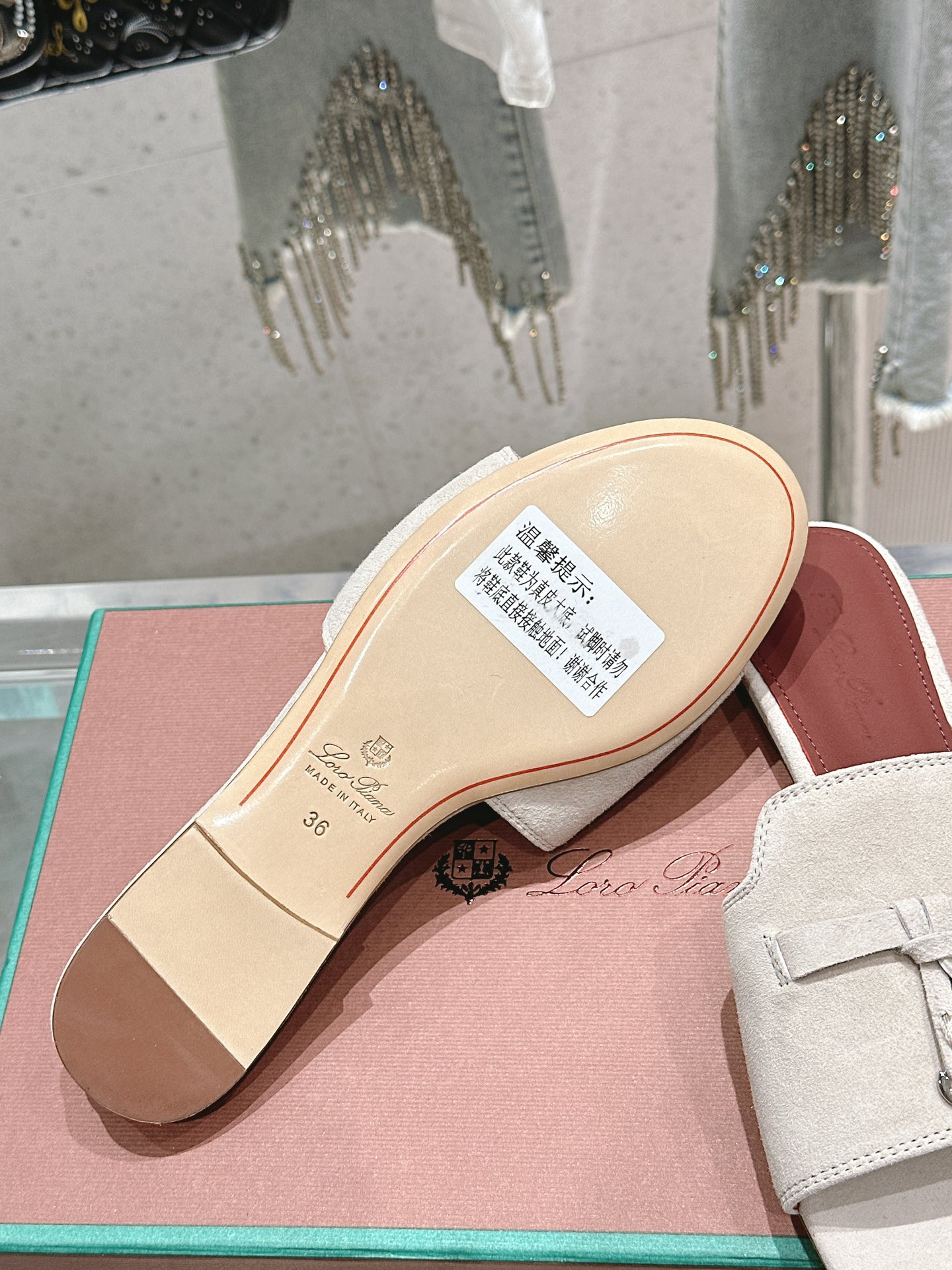 ua L**o p*ana summer charms sandal