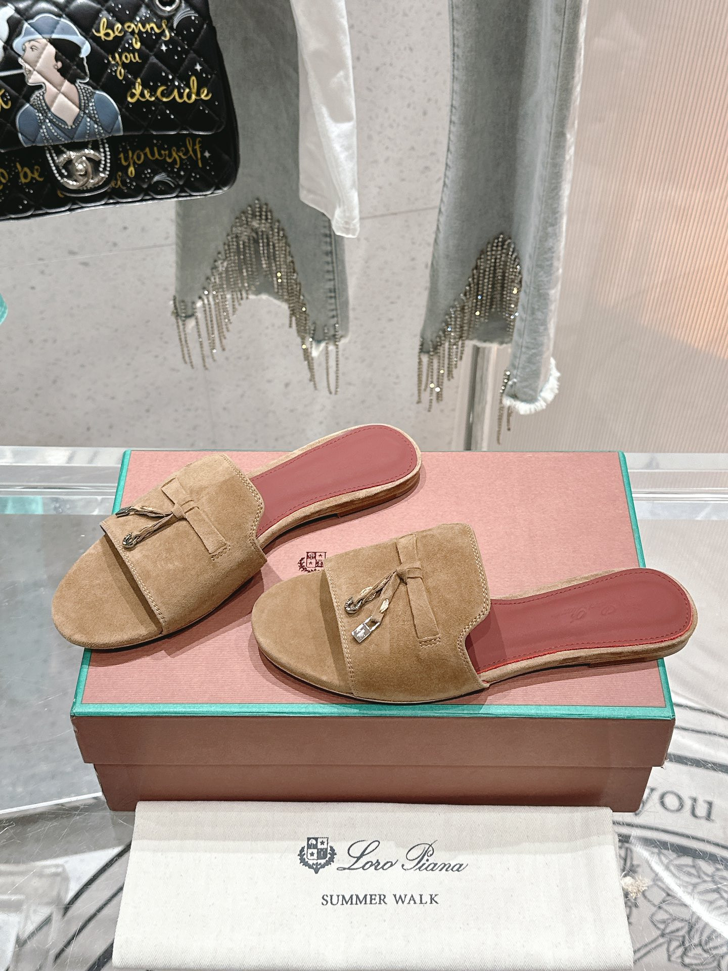 ua L**o p*ana summer charms sandal