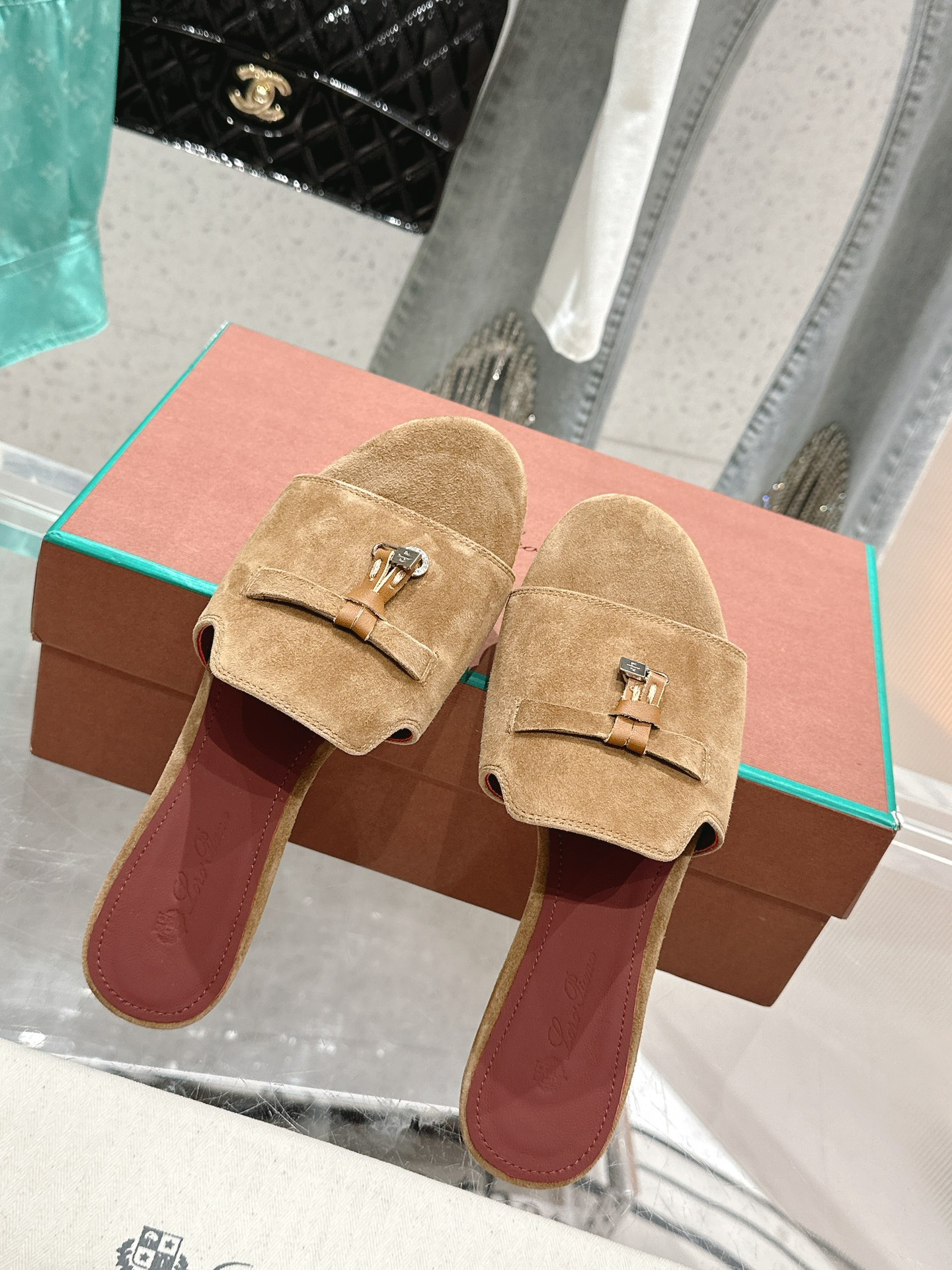 ua L**o p*ana summer charms sandal