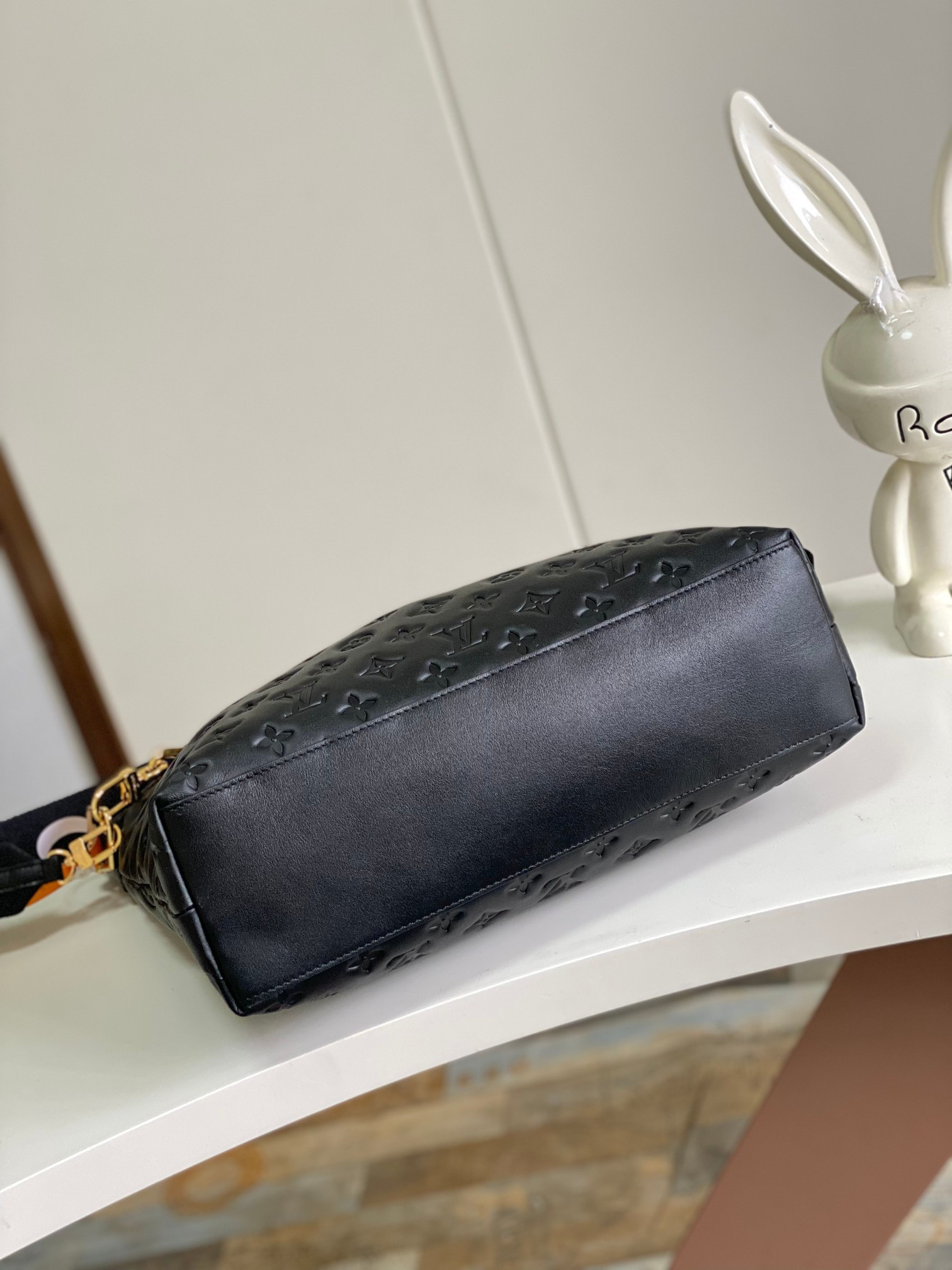 LV Coussin Hobo M12068 38x33x10CM