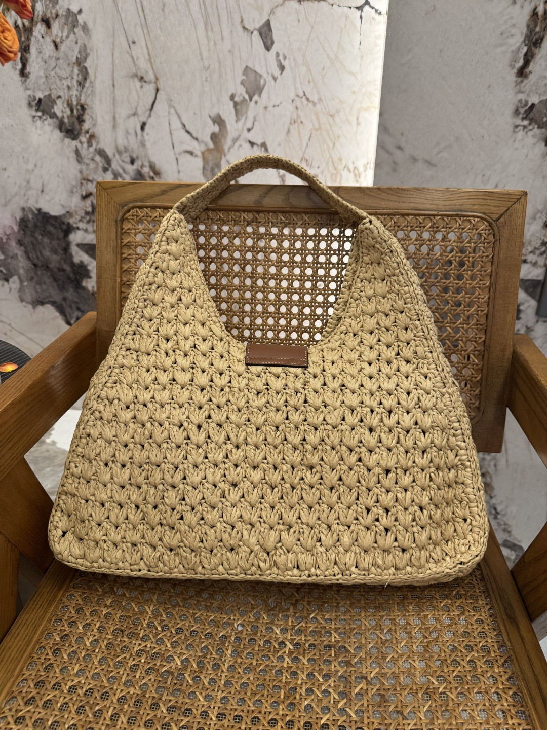 Ce**e cabas triangle in raffia and calfskin 45 x 23 x 6cm