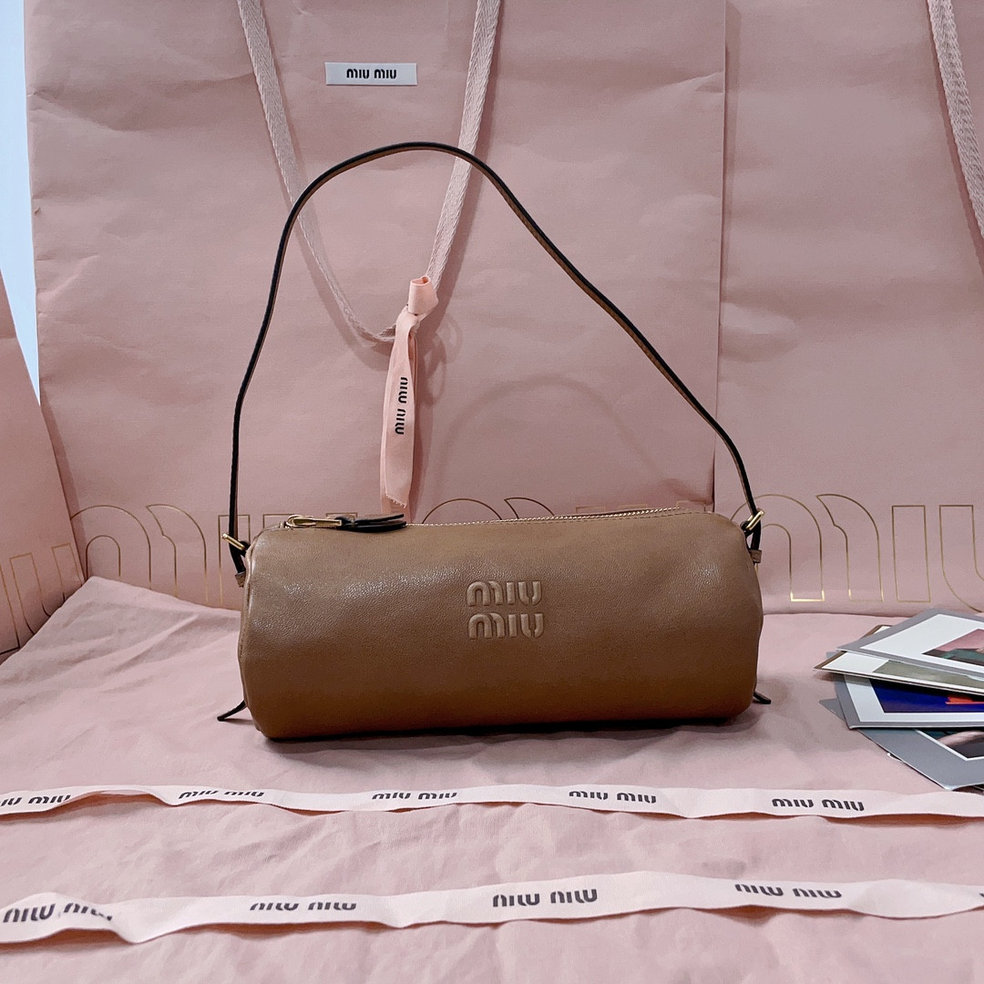 Miu Miu Nappa leather pouch 22x9x9cm