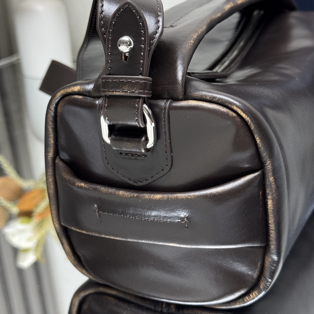 Pra*a nappa leather shoulder bag 24x11x11cm