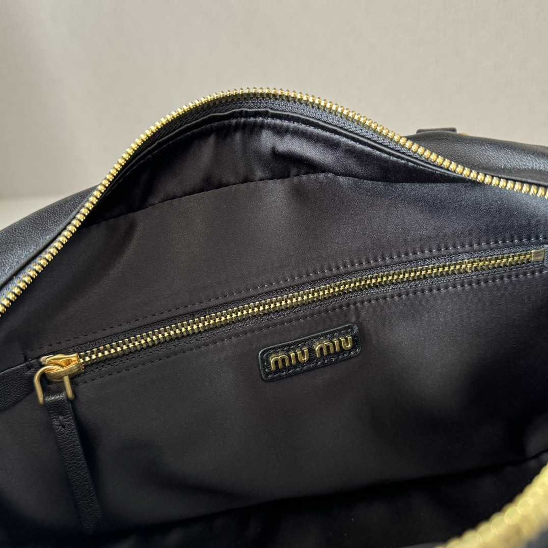 Miu Miu Pocket washed nappa leather bag 32x15.5x11cm