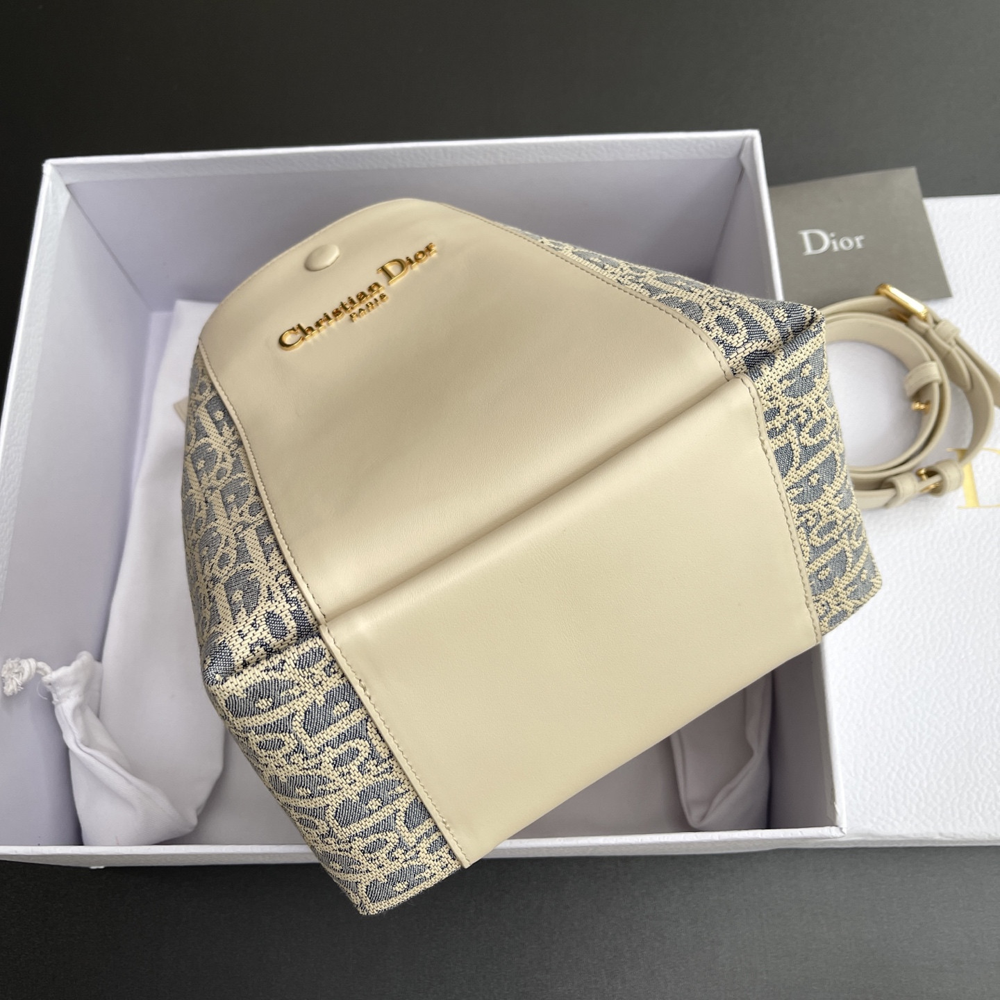 D*or small signature bucket bag 21x19x11cm