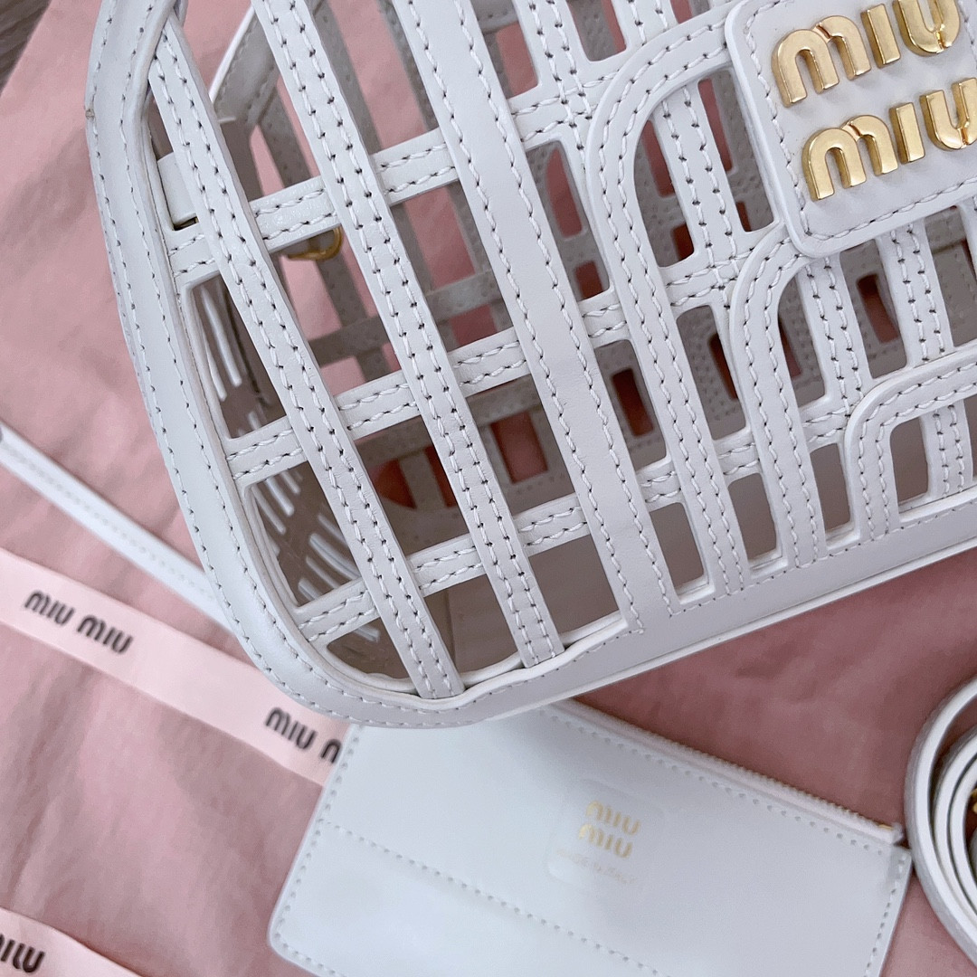 Miu Miu Leather basket 12.5x24x9cm