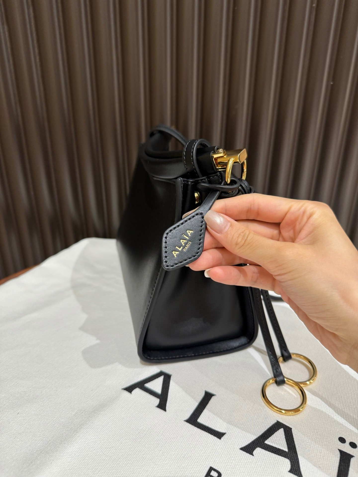 ALAÏA LE CLICK SMALL SQUARE BAG 20x15x9cm