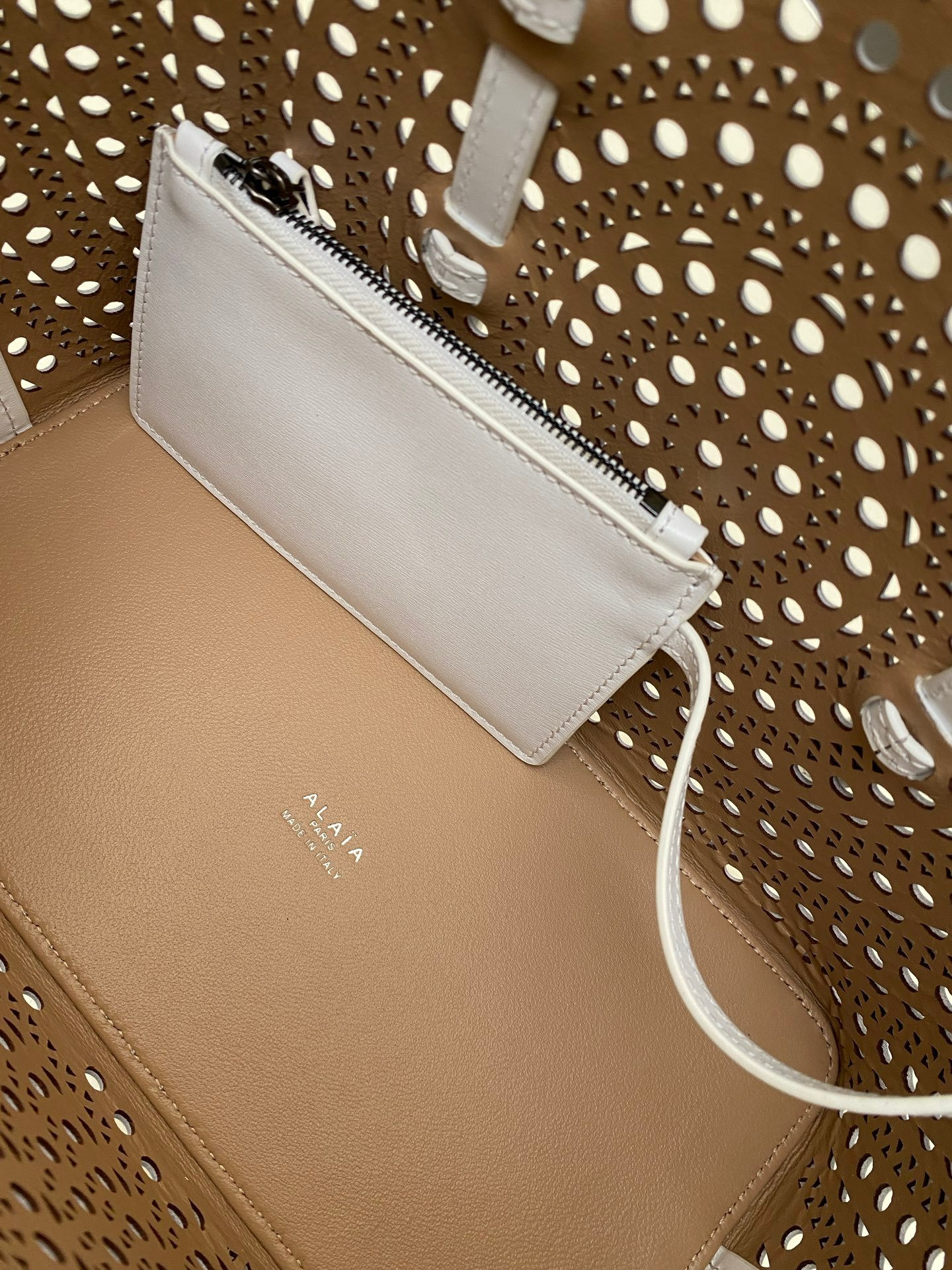 ALAÏA Mina 25 bag 25x20x12cm