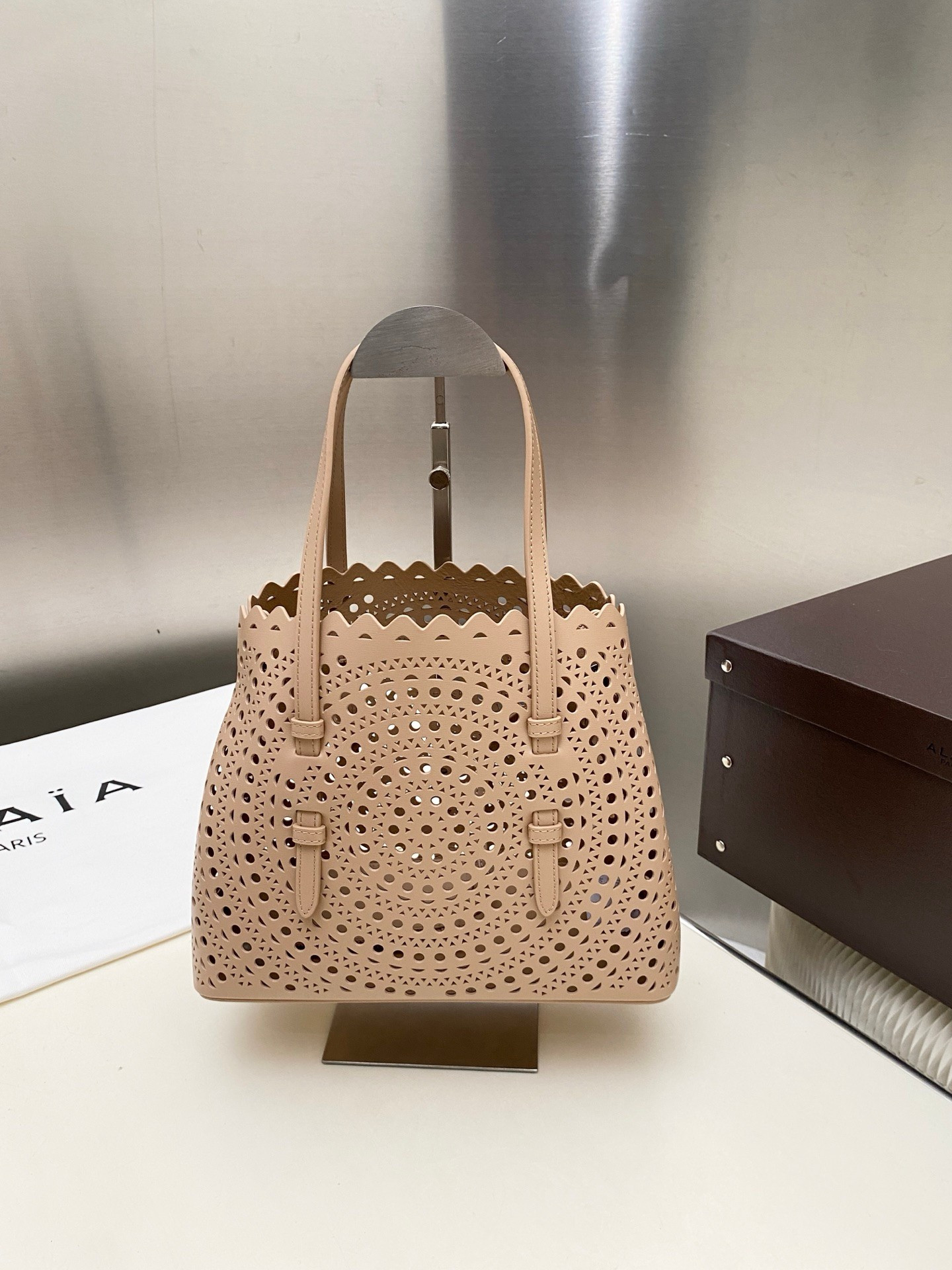 ALAÏA Mina 25 bag 25x20x12cm