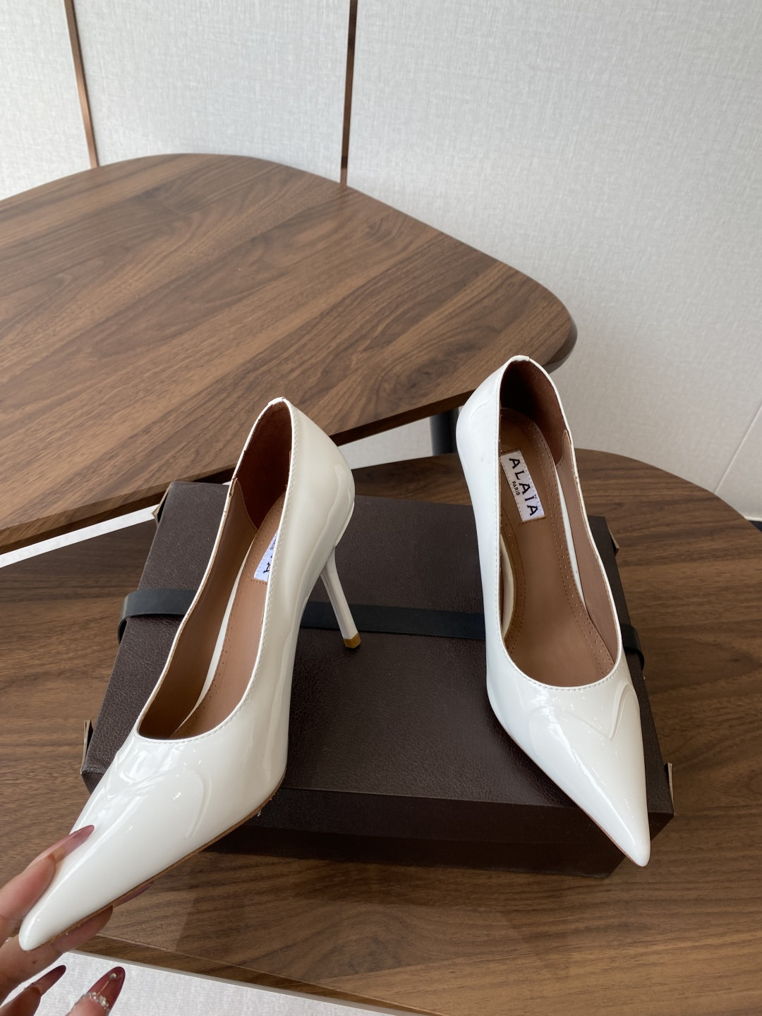 UA Alaia Pointy-Toe Pumps 9cm Heel(Customized Size 7-10 days production time)