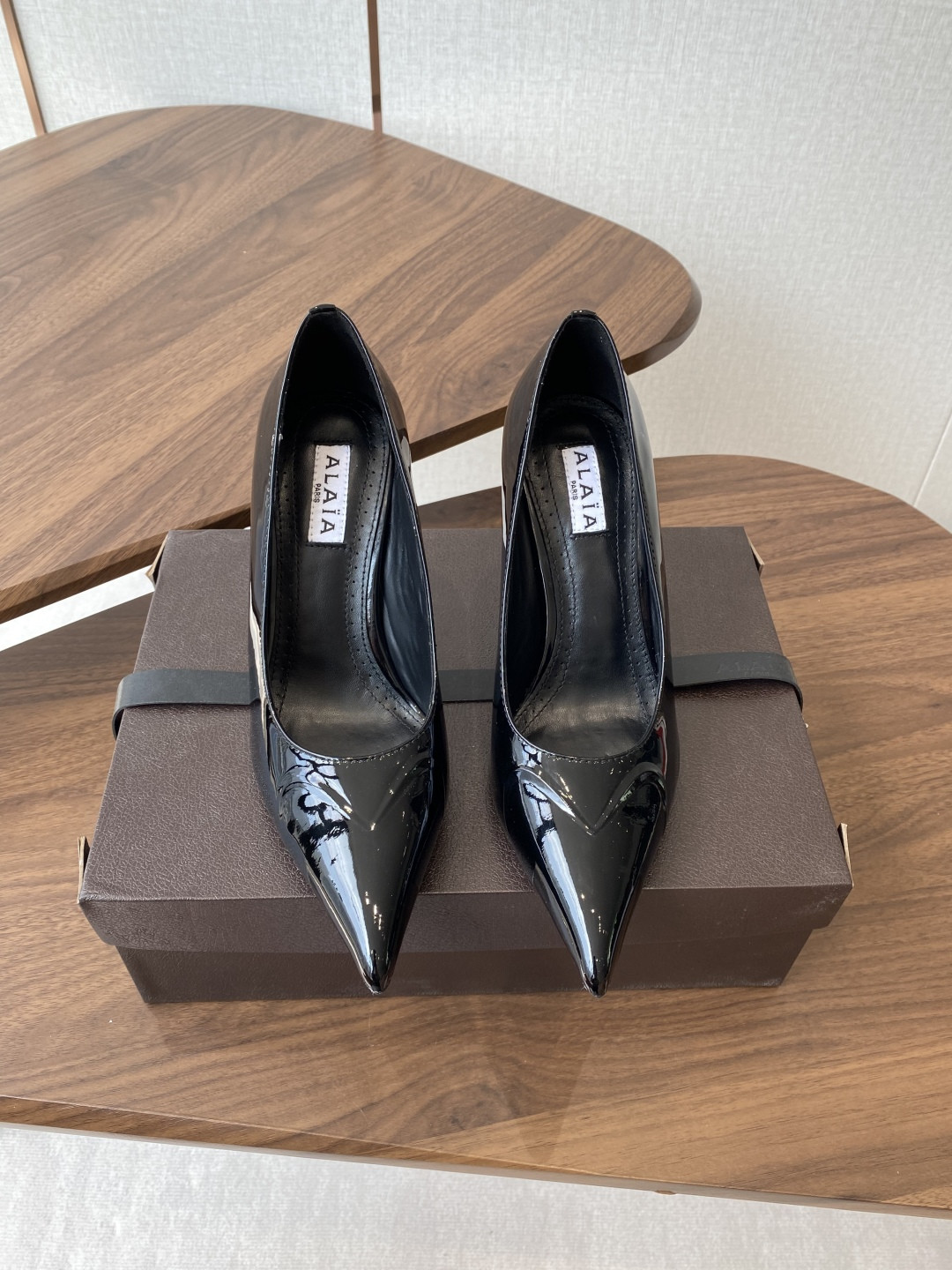 UA Alaia Pointy-Toe Pumps 9cm Heel(Customized Size 7-10 days production time)