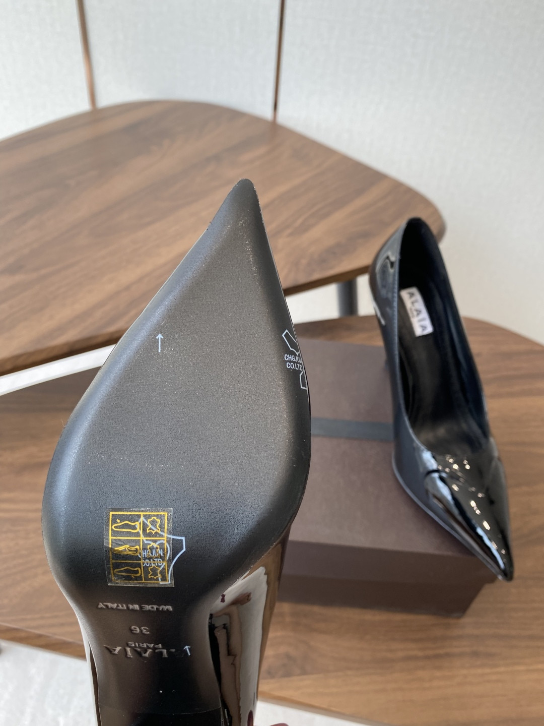 UA Alaia Pointy-Toe Pumps 9cm Heel(Customized Size 7-10 days production time)