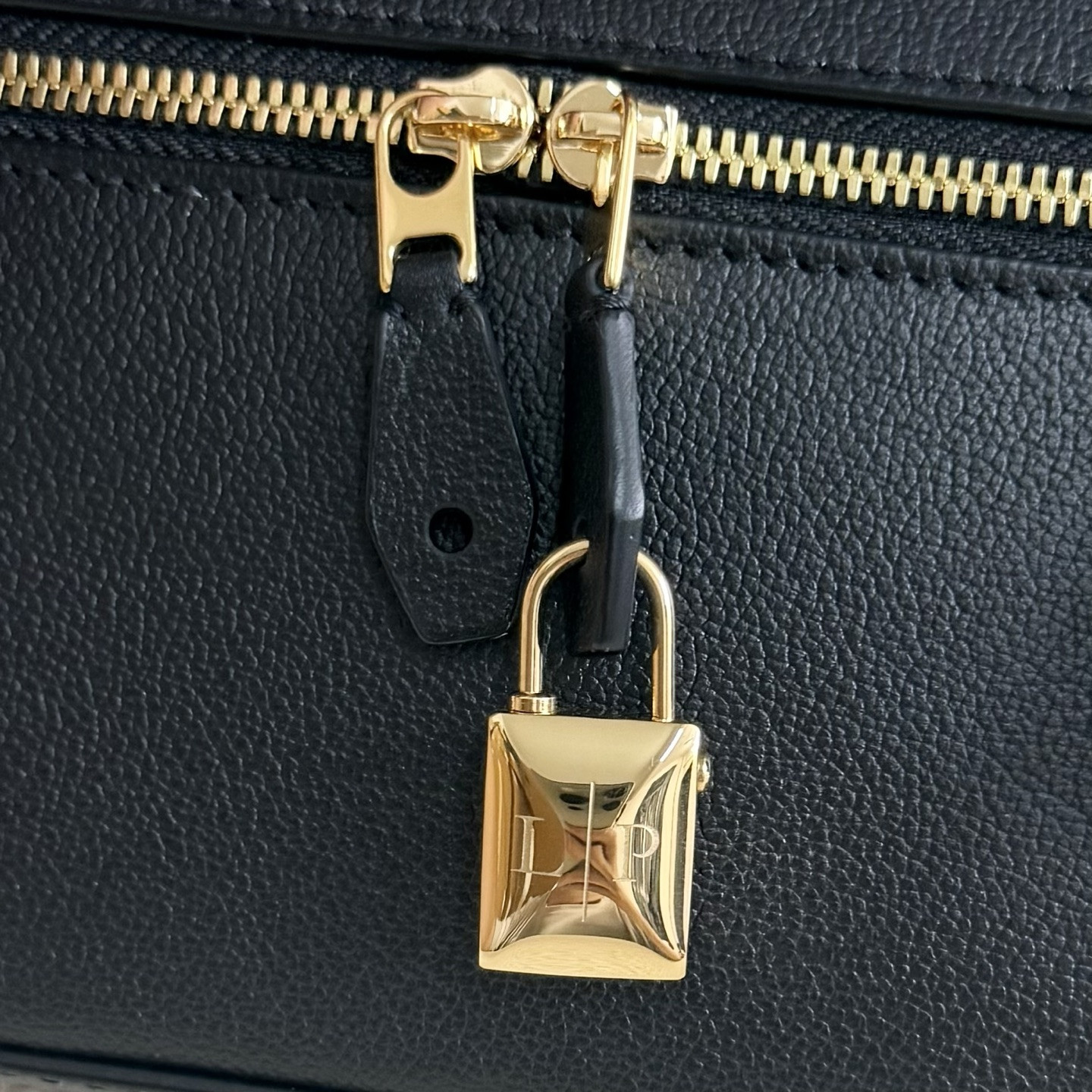 L**o p*ana extra bag l23 23x12x7cm