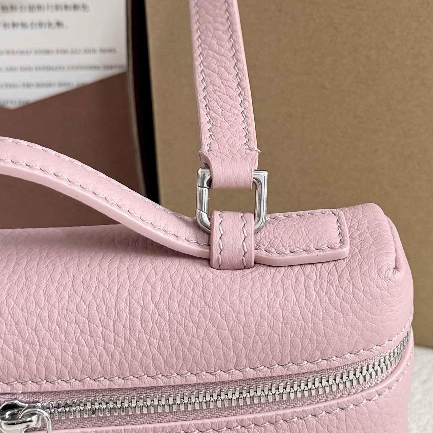 L**o p*ana extra pocket l19 grained calfskin 11 x 19 x 6.5 cm