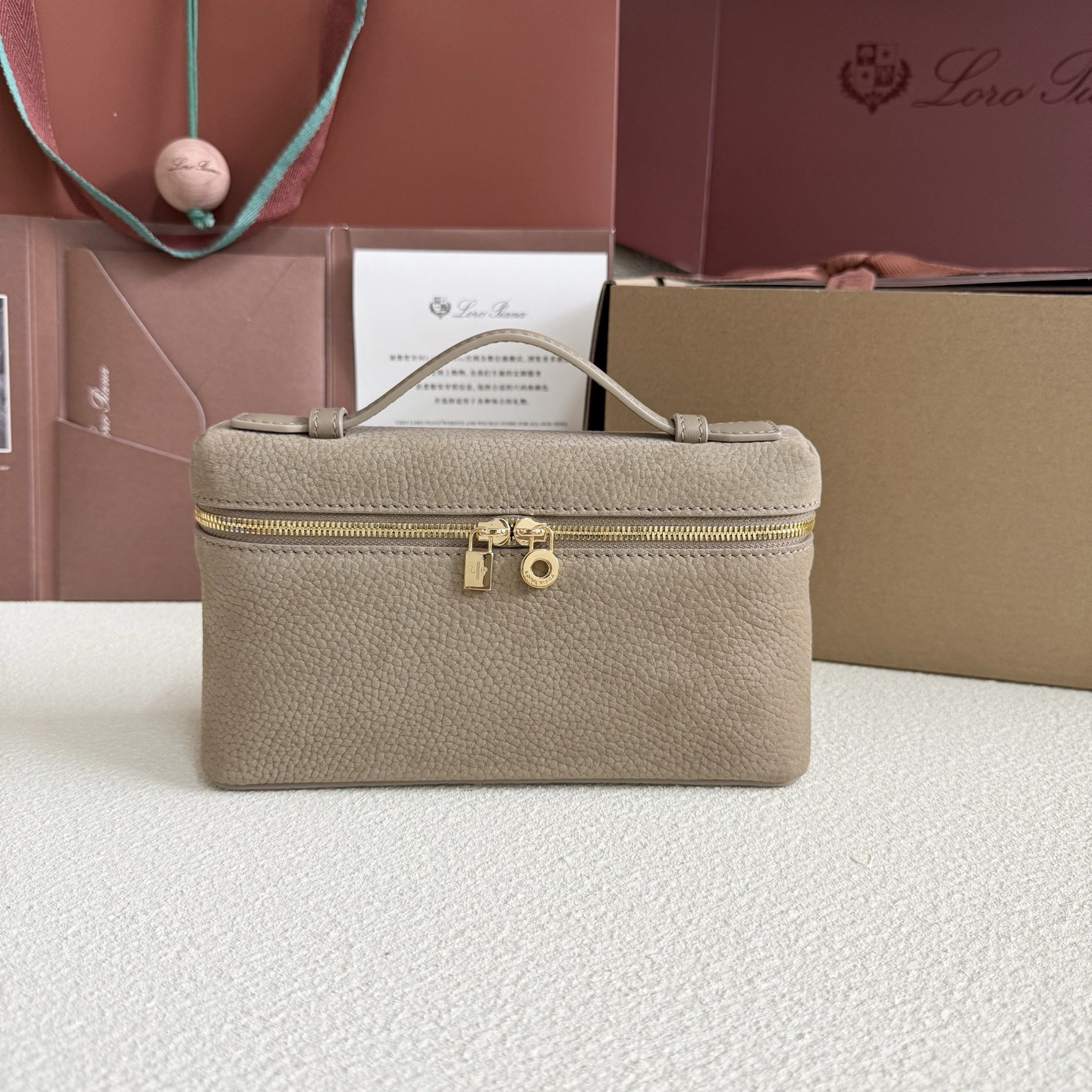 L**o p*ana extra pocket l19 grained calfskin 11 x 19 x 6.5 cm