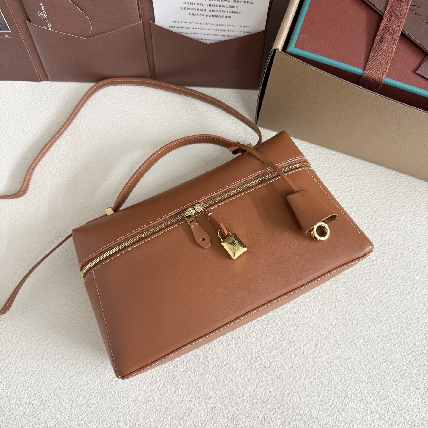 L**o p*ana extra pocket l27 calfskin 16x27x10cm