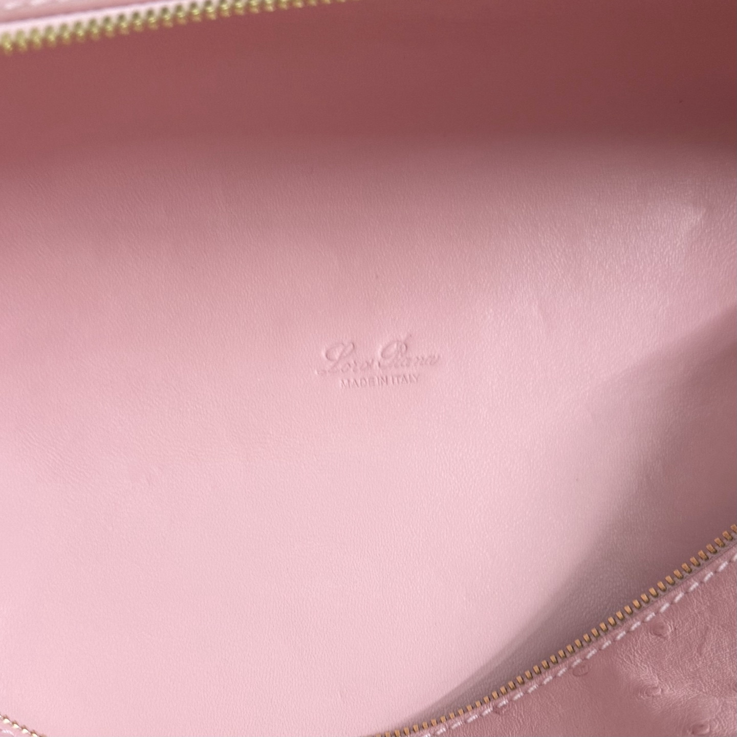 L**o p*ana extra pocket l27 ostrich-grained leather 16x27x10cm