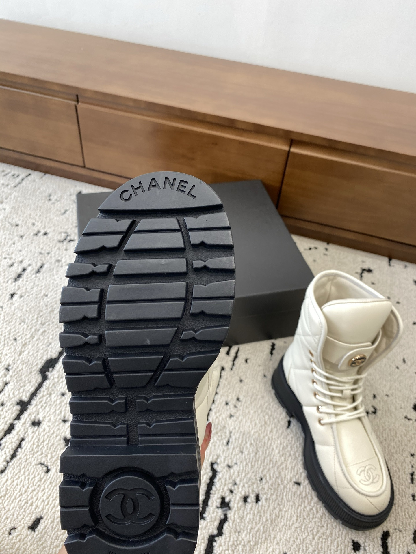 ua Ch*el boots