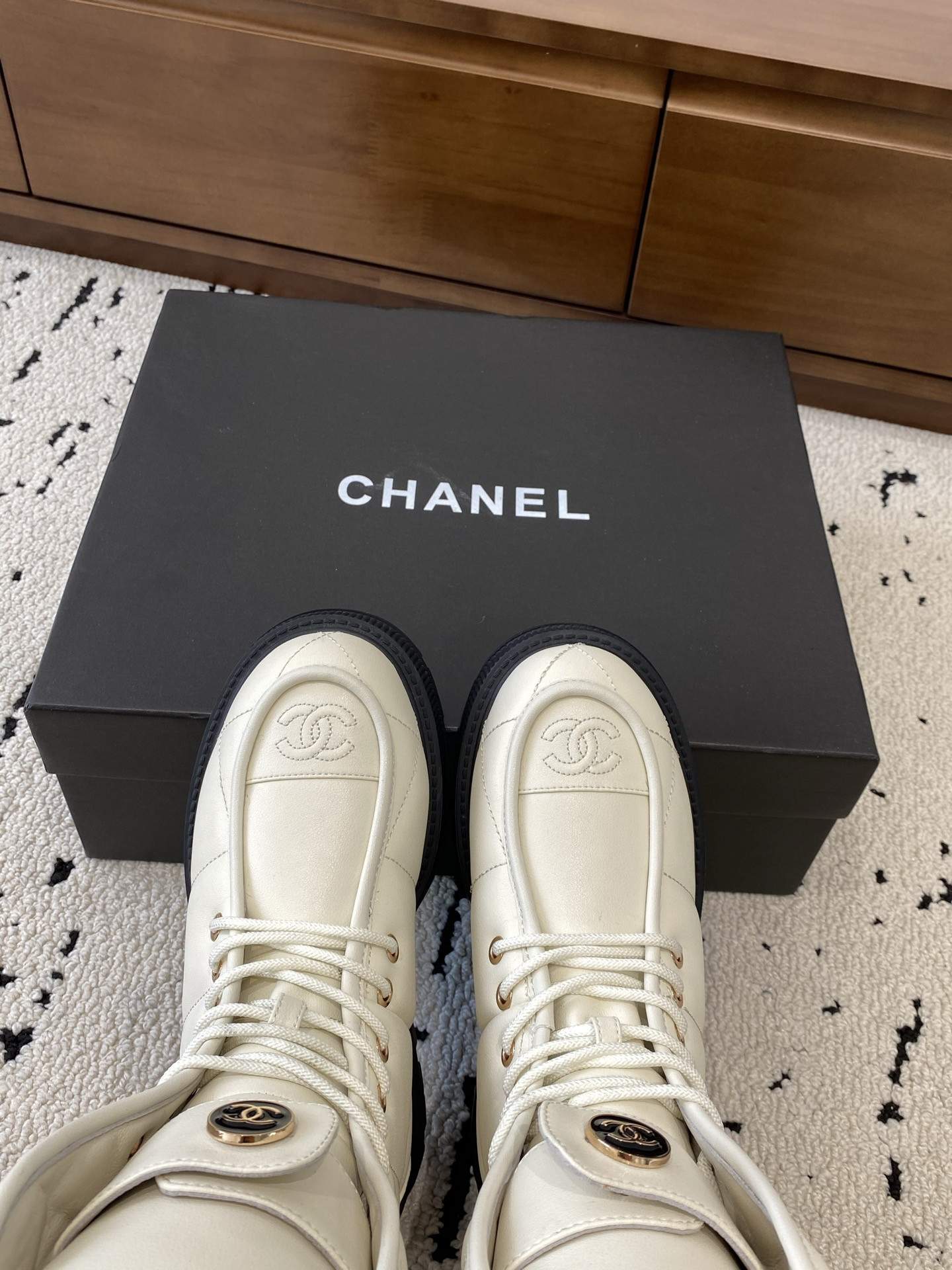 ua Ch*el boots