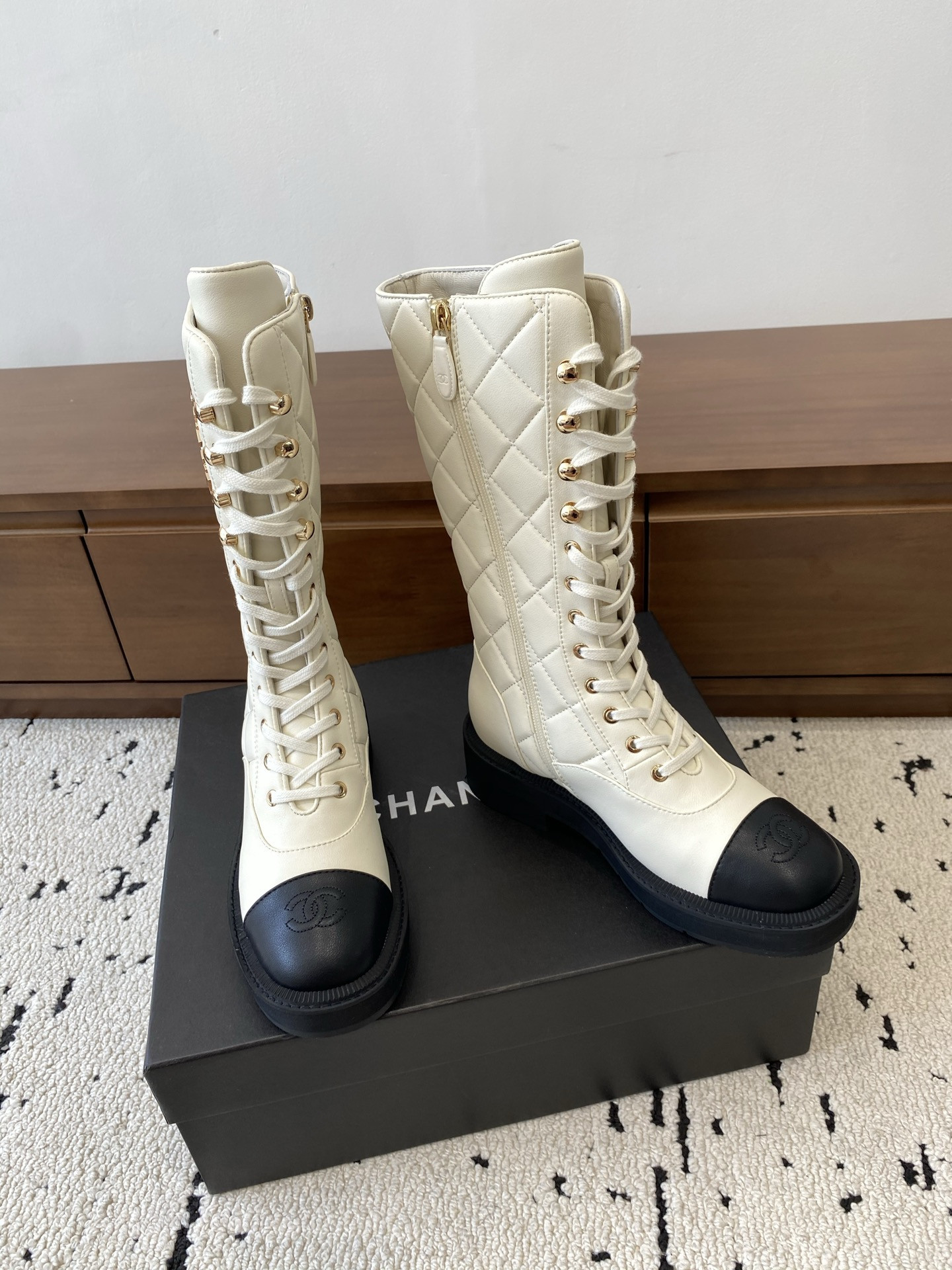 ua Ch*el boots